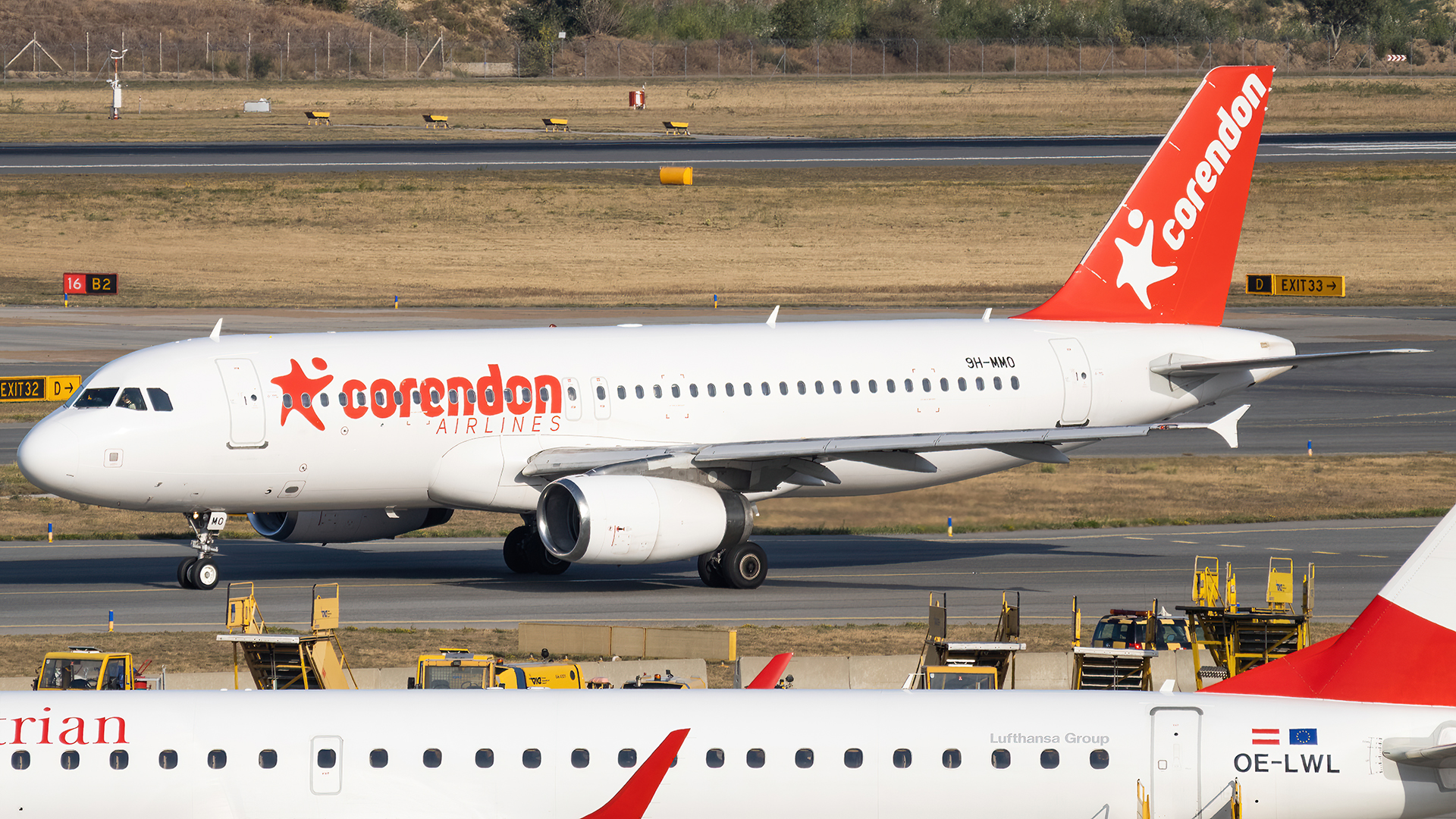 Full size: Corendon Airlines Airbus A320 9H-MMO at Vienna International Airport