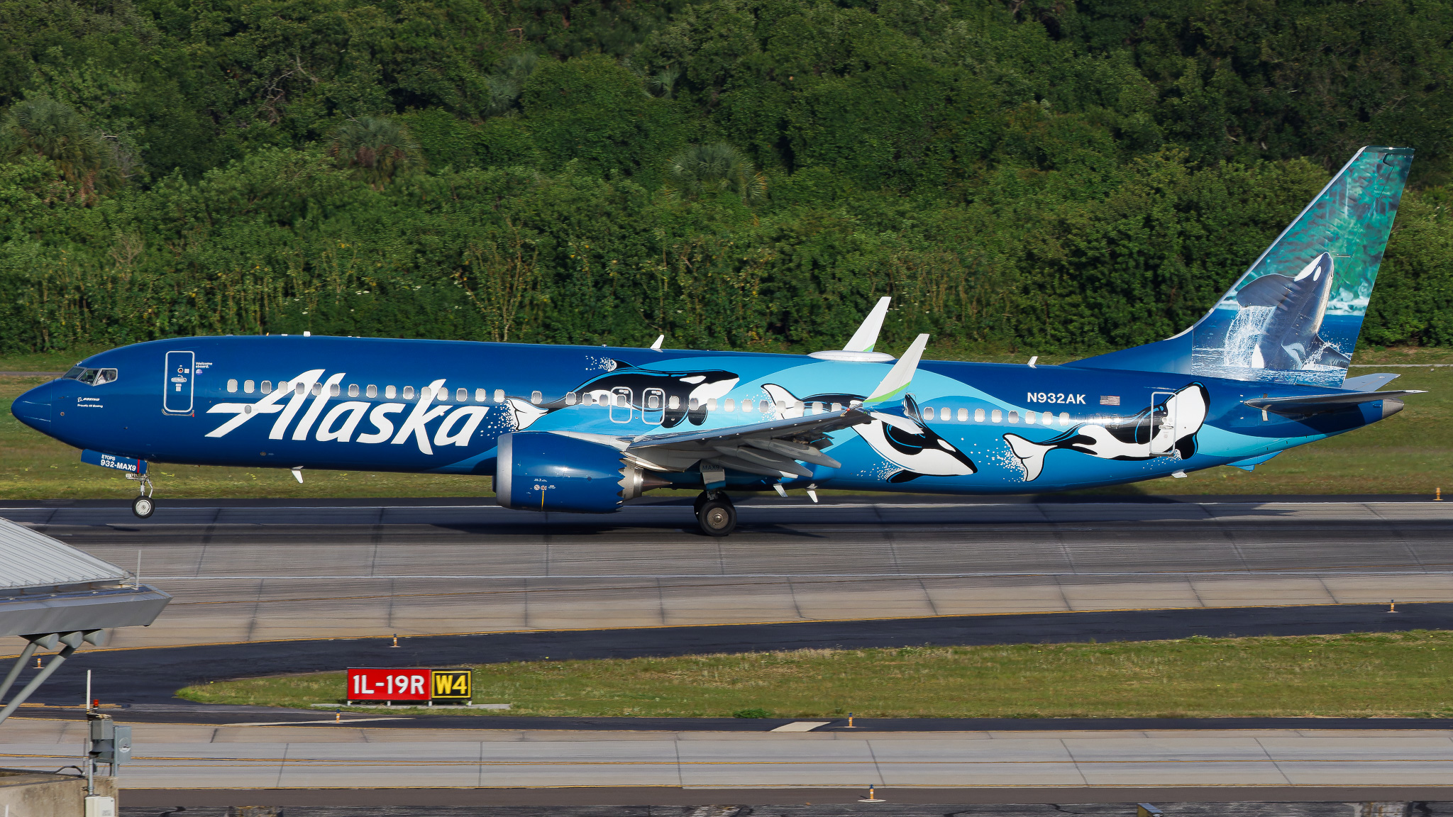 Full size: Alaska Airlines Boeing 737 MAX 9 N932AK at Tampa International Airport