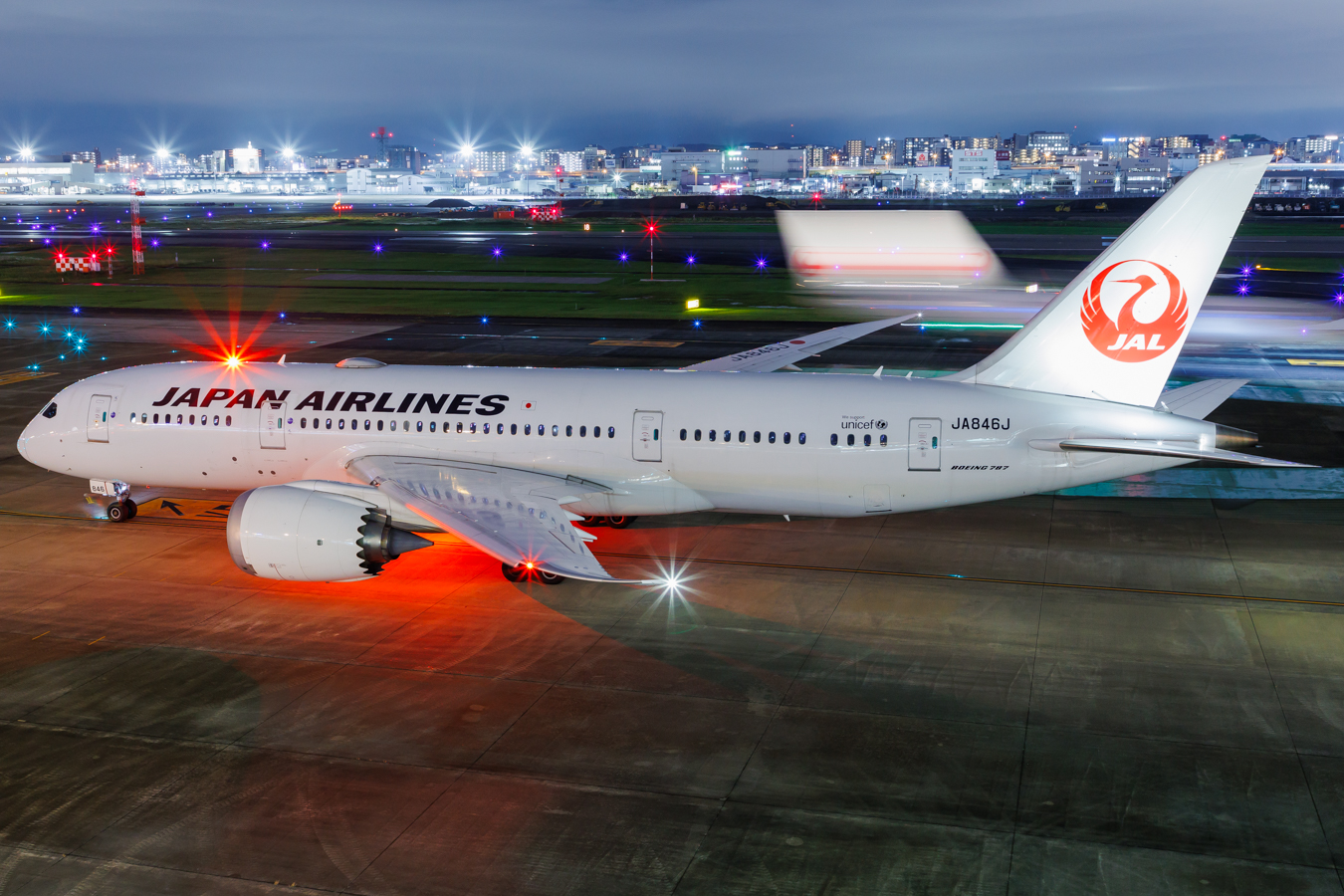 Full size: Japan Airlines Boeing 787-9 JA846J at Fukuoka Airport