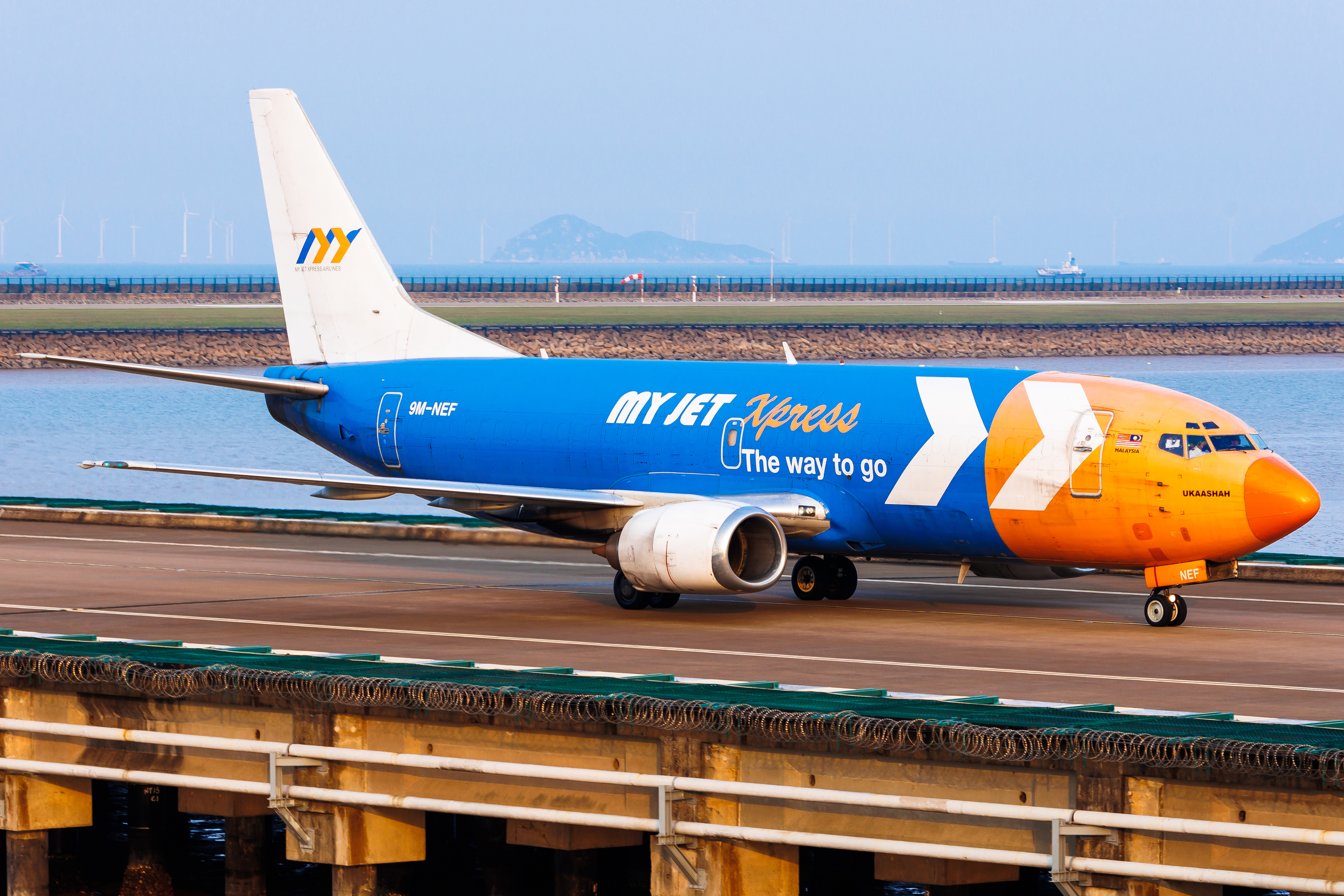 Full size: My Jet Xpress Boeing 737-300 9M-NEF at Macau International Airport