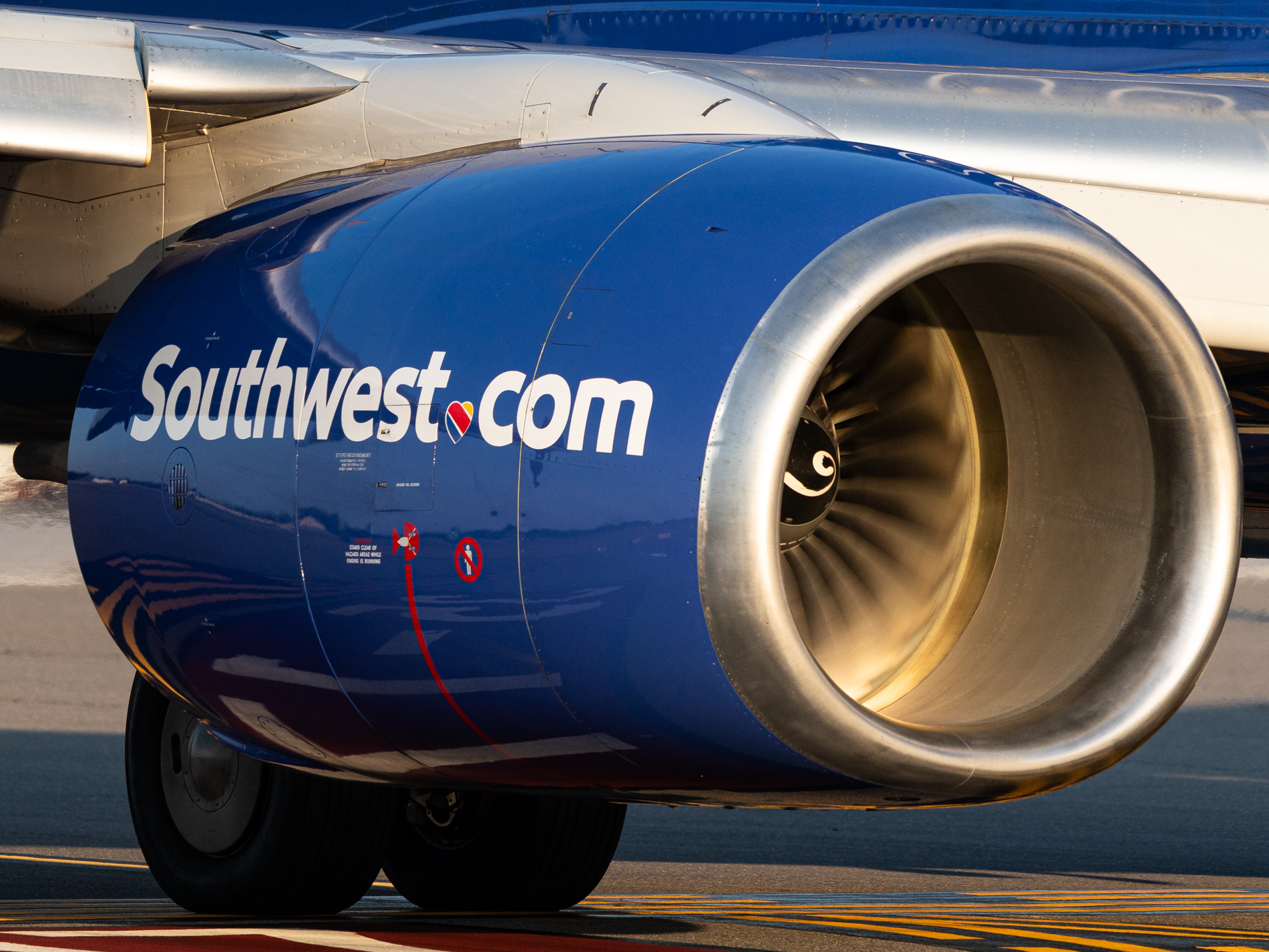 Full size: Southwest Airlines Boeing 737-800 N8321D at Manchester Airport