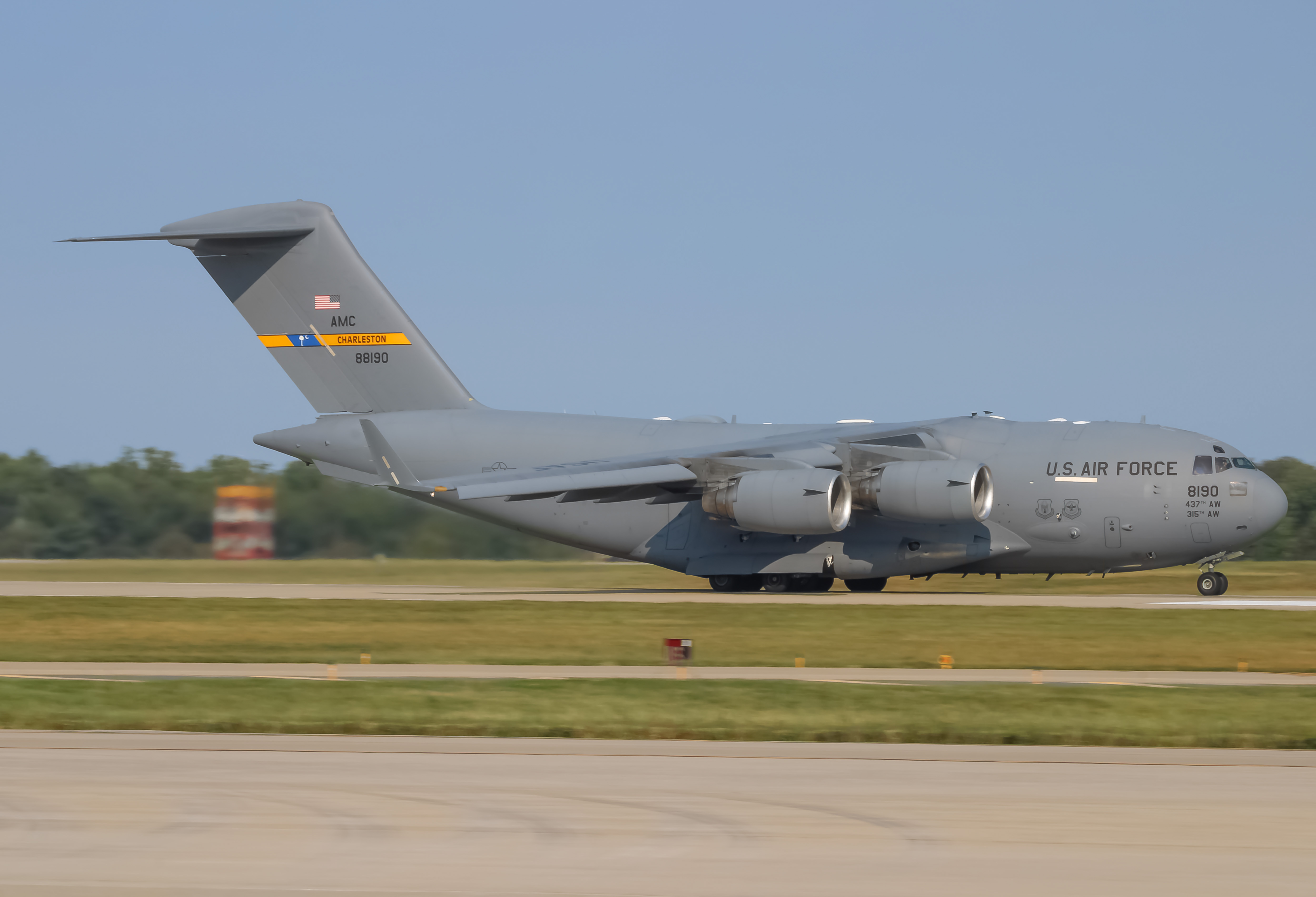 Full size: USAF - United States Air Force Boeing C-17 Globemaster III 08-8190 at Joint Base Andrews