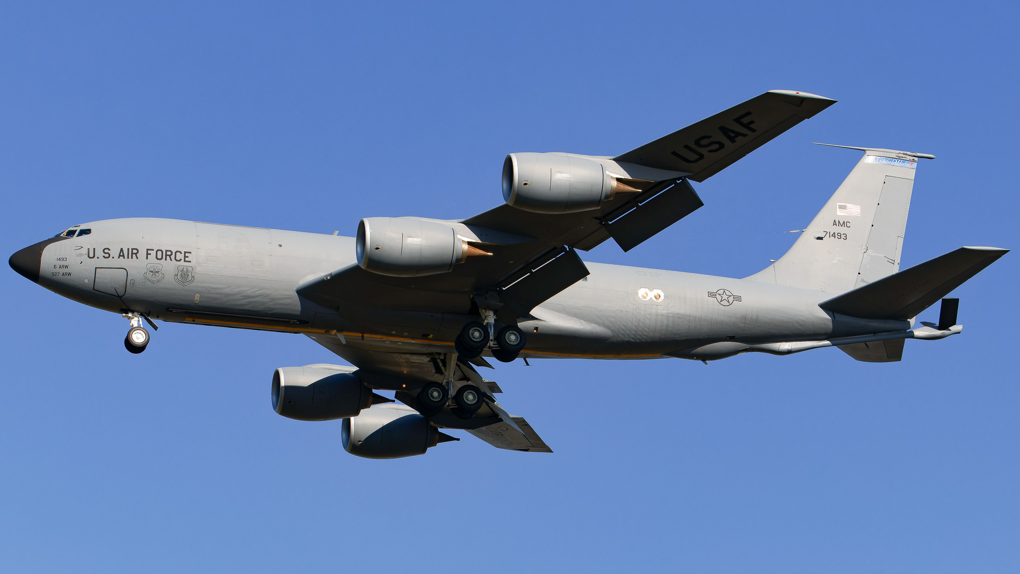 Full size: USAF - United States Air Force Boeing KC-135 Stratotanker 57-1493 at Mac Dill AFB