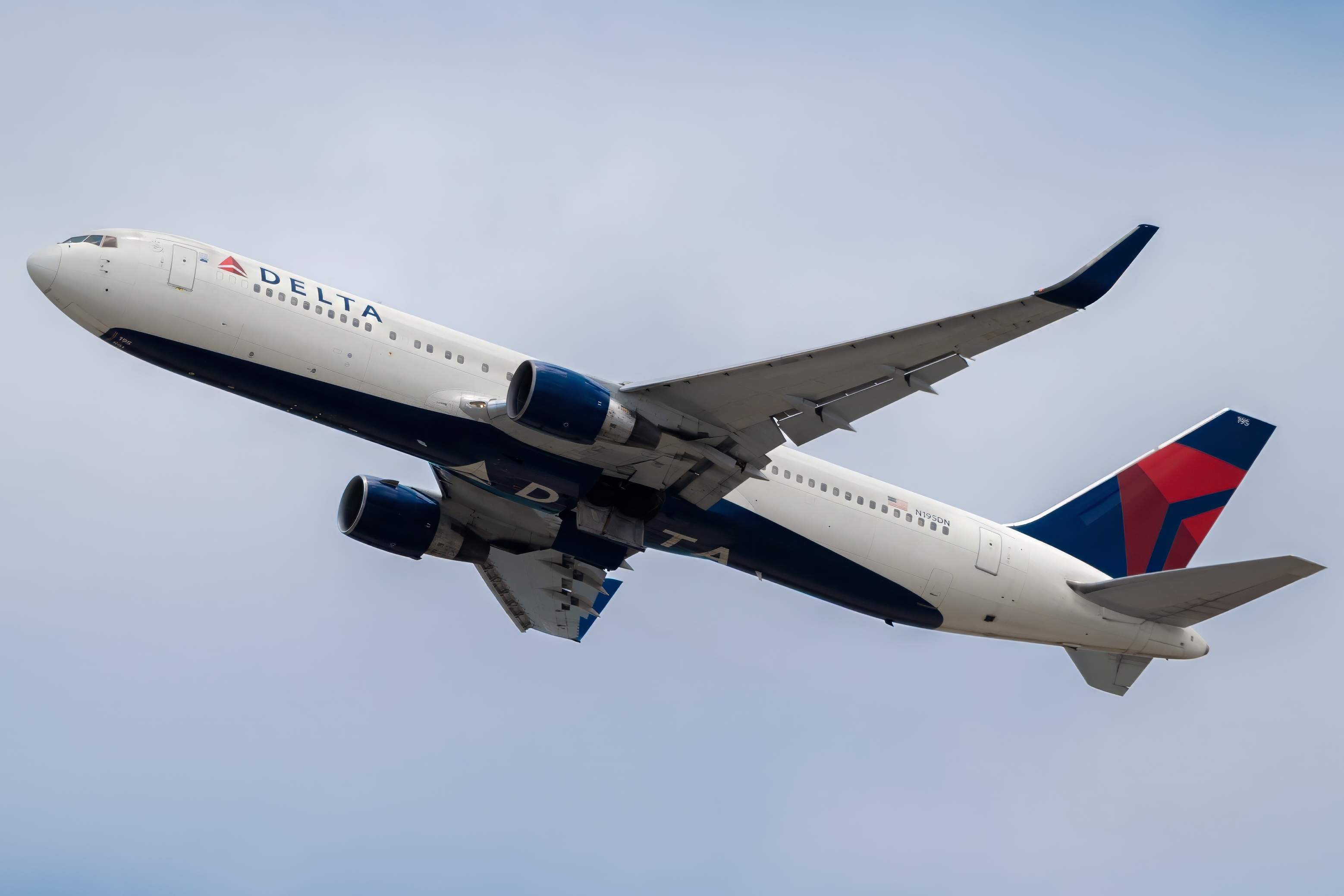 Full size: Delta Airlines Boeing 767-300ER N185DN at Daniel K Inouye International Airport