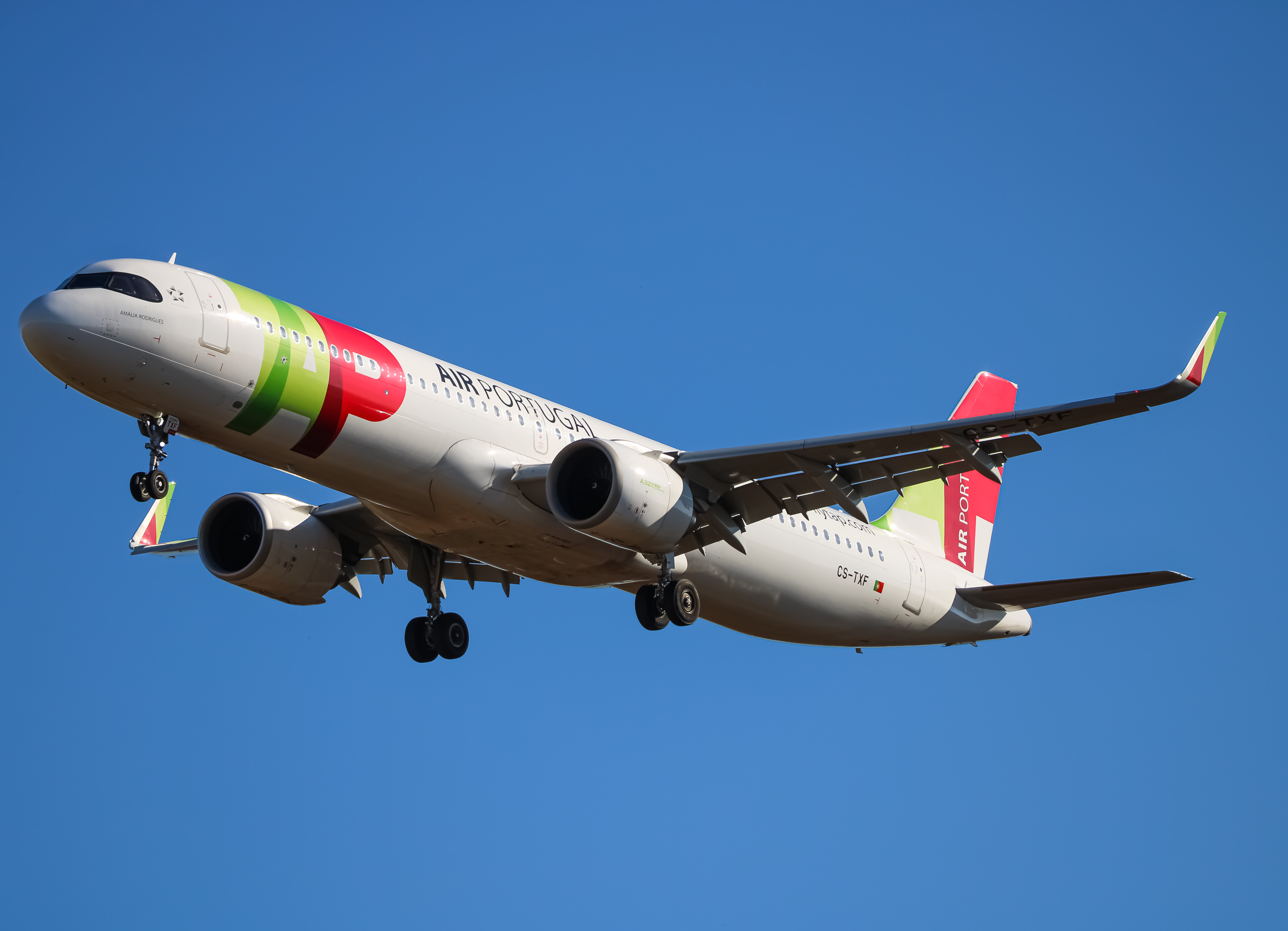 Full size: TAP Air Portugal Airbus A321LR CS-TXF at Washington Dulles International Airport