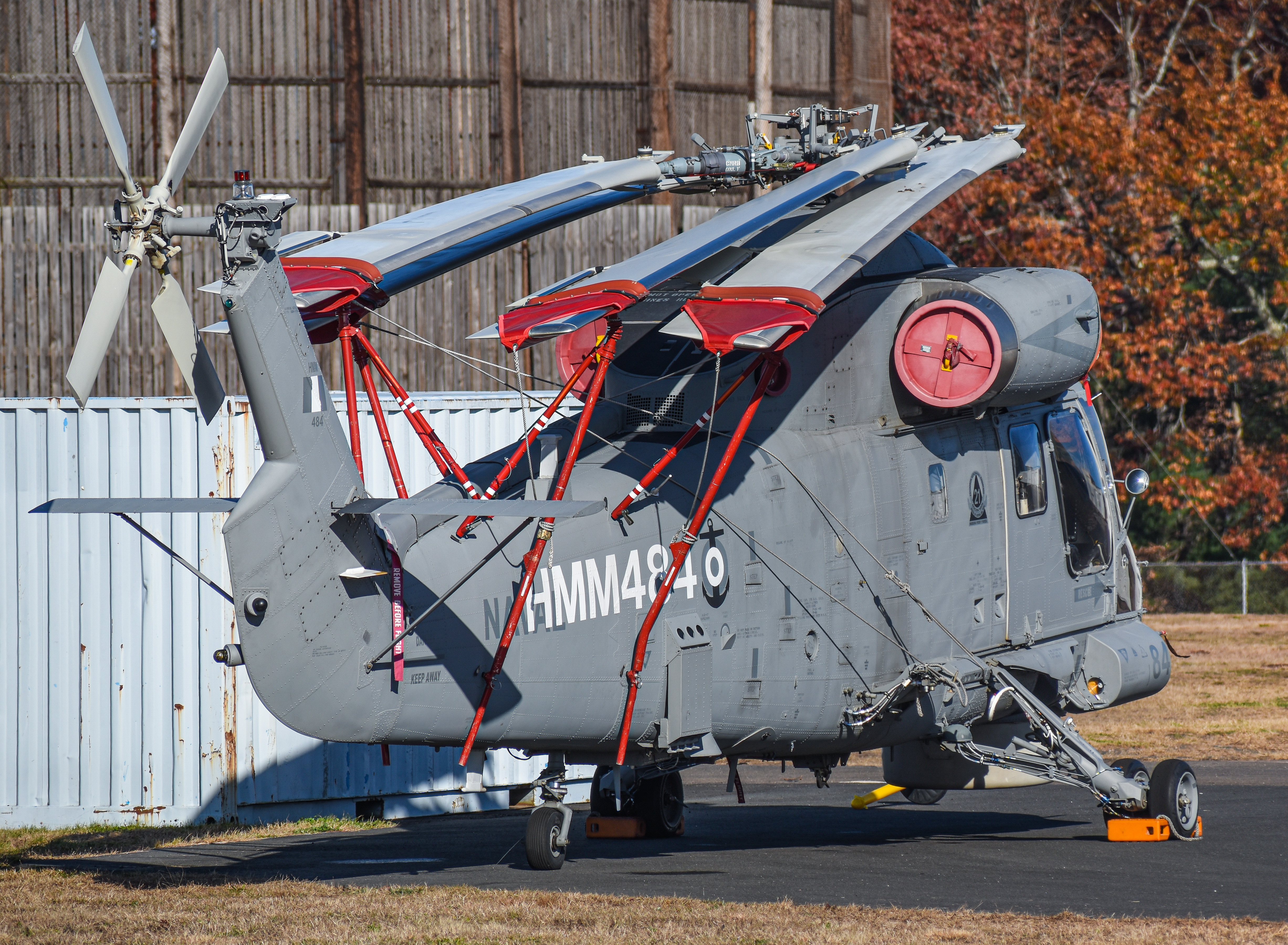 Full size: Peruvian Navy  Kaman SH-2 Seasprite  HMM484 at 