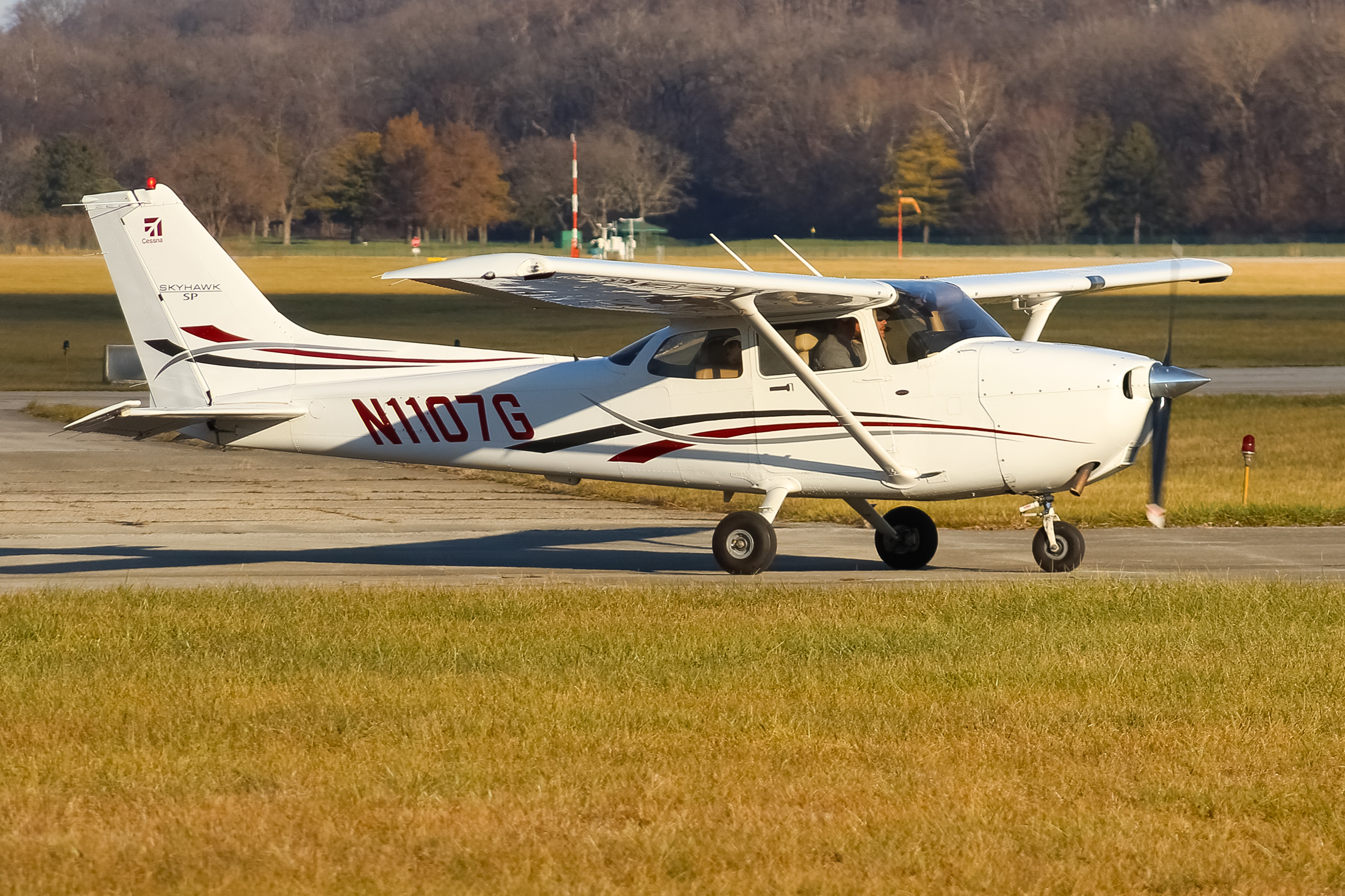 Full size: PRIVATE  Cessna 172 N1107G at Cincinnati Municipal Airport/Lunken Field