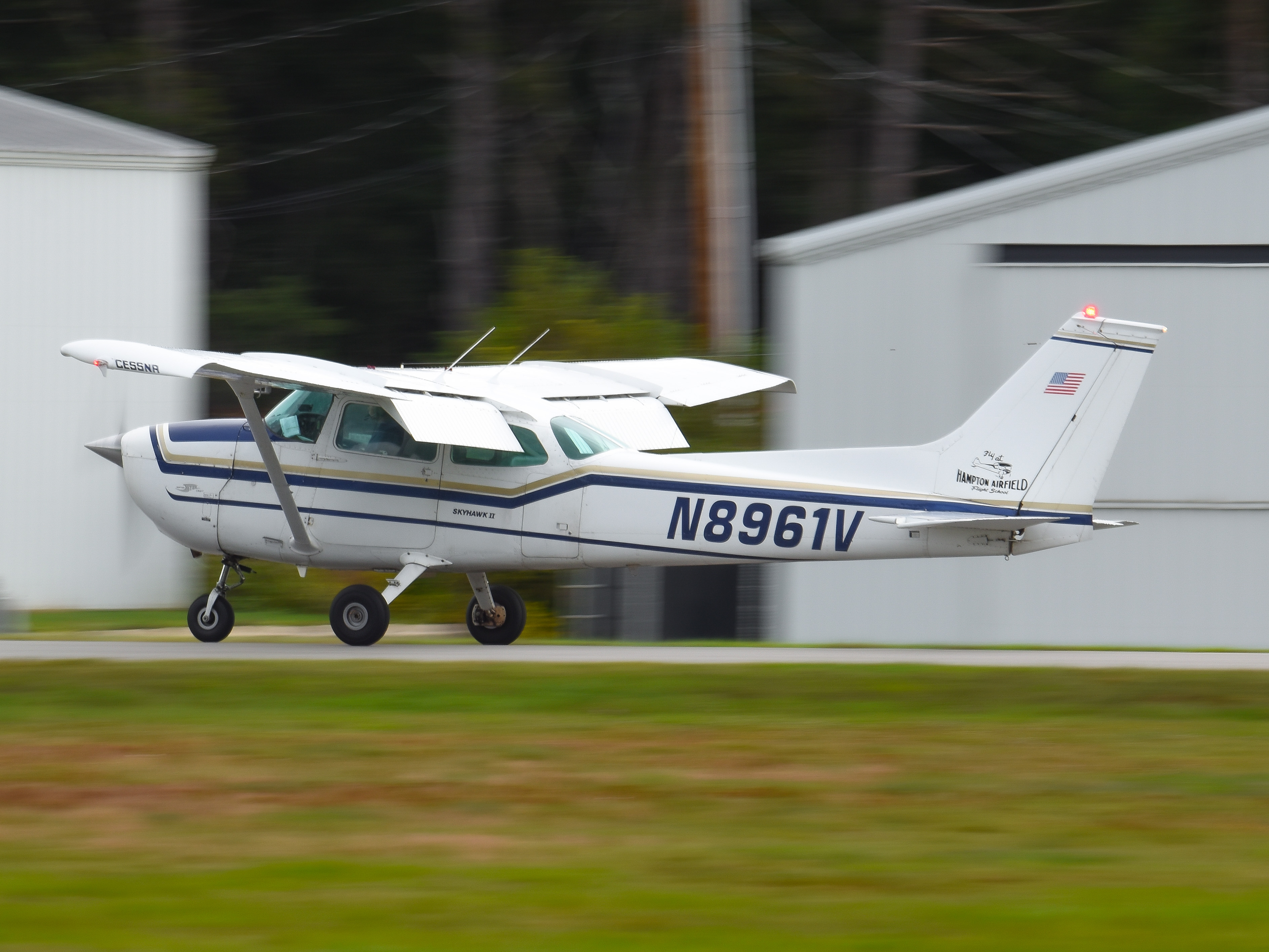 Full size: PRIVATE Cessna 172 N8961V at 