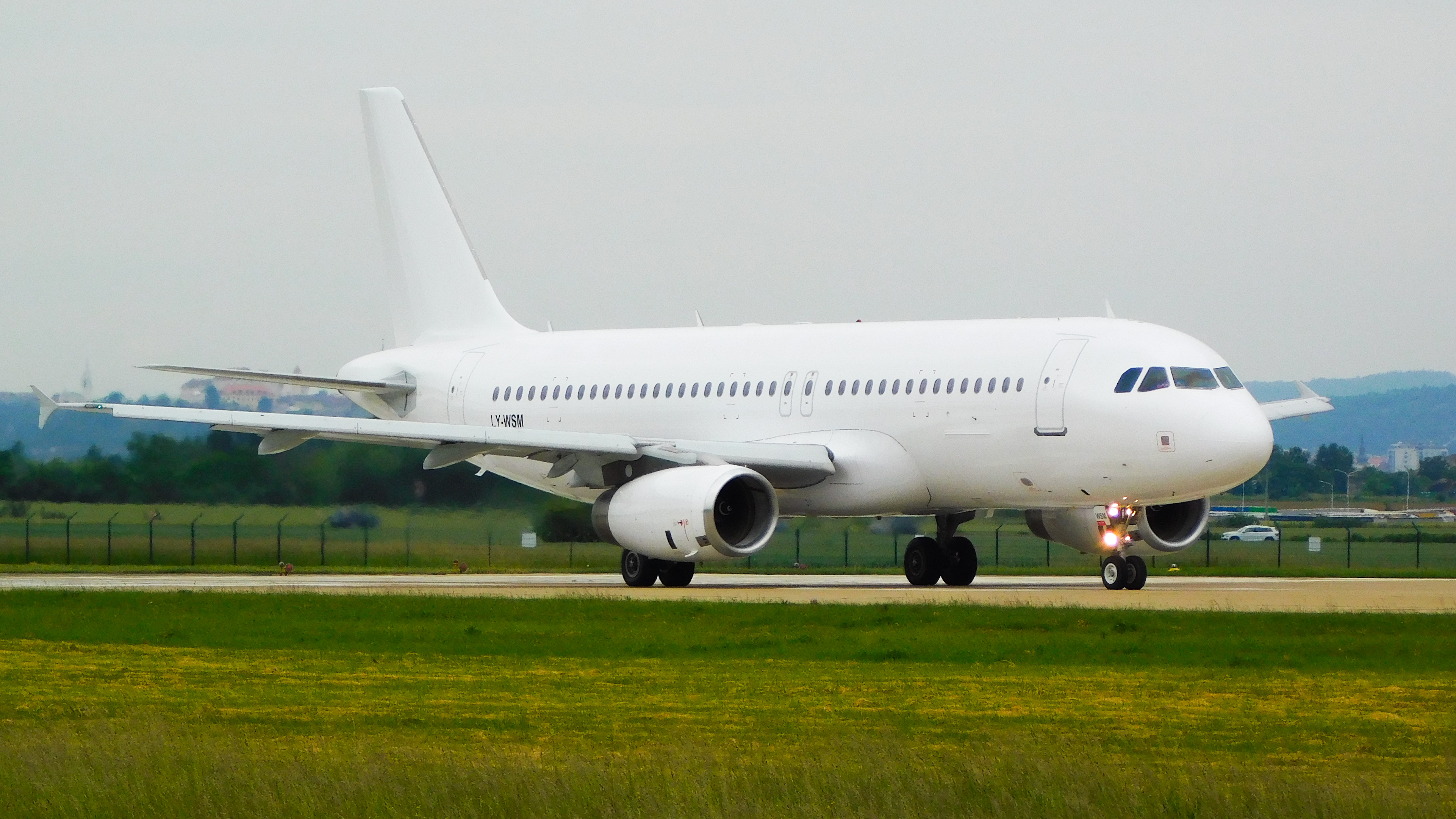 Full size: Heston Airlines Airbus A320 LY-WSM at Brno Turany Airport