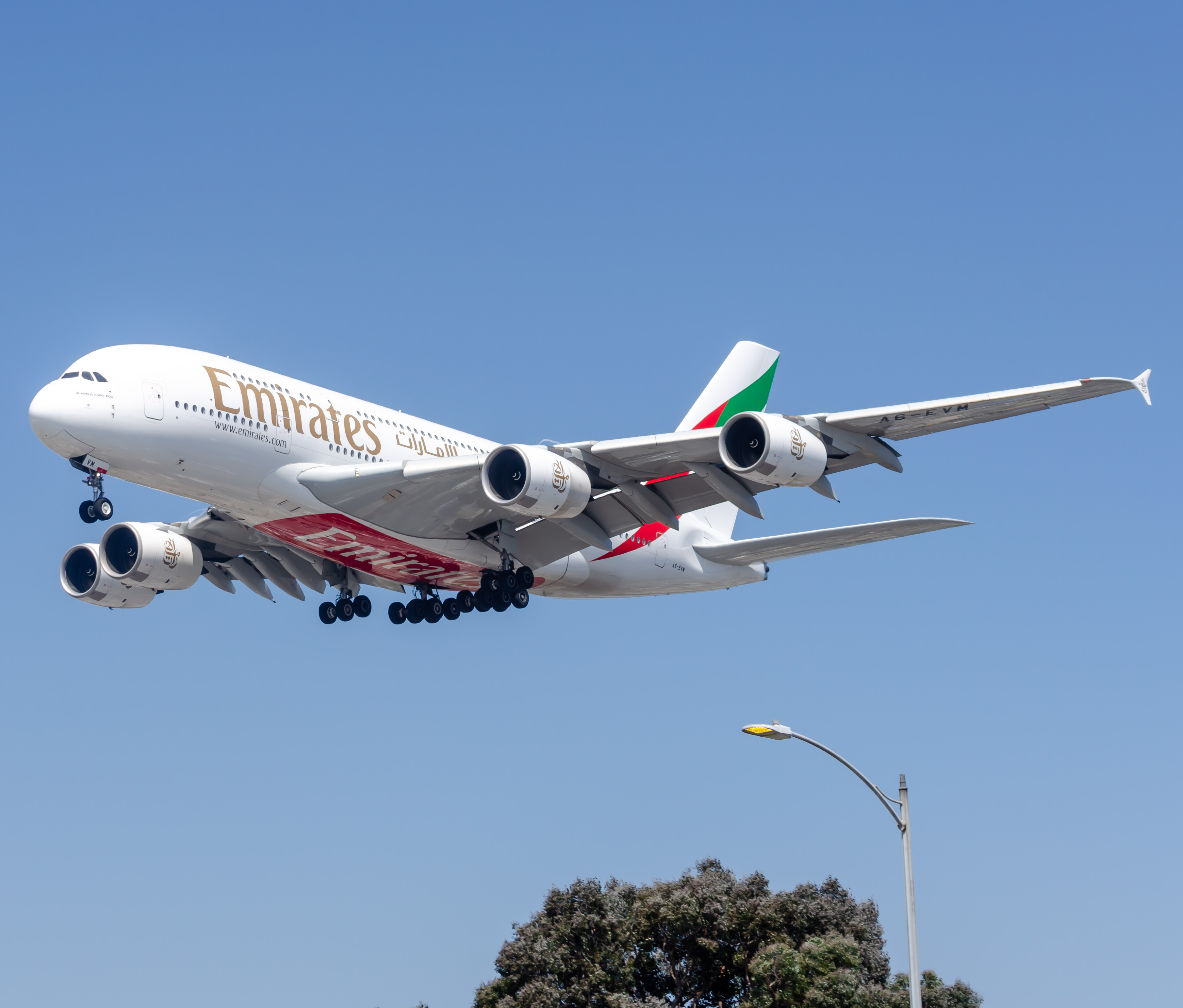 Full size: Emirates Airbus A380-800 A6-EVM at Los Angeles International Airport