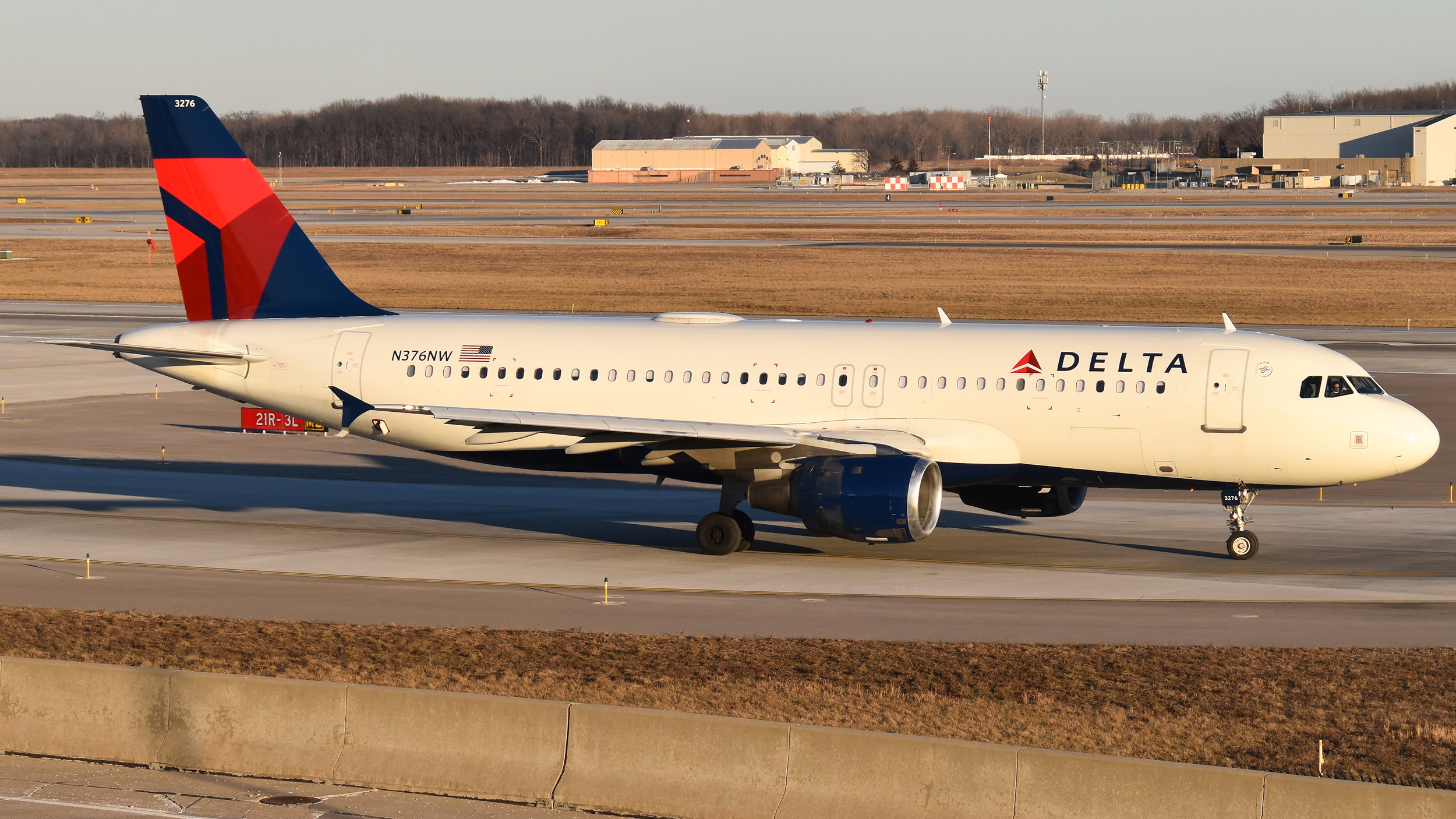 Full size: Delta Airlines Airbus A320 N376NW at Detroit Metro Wayne County Airport