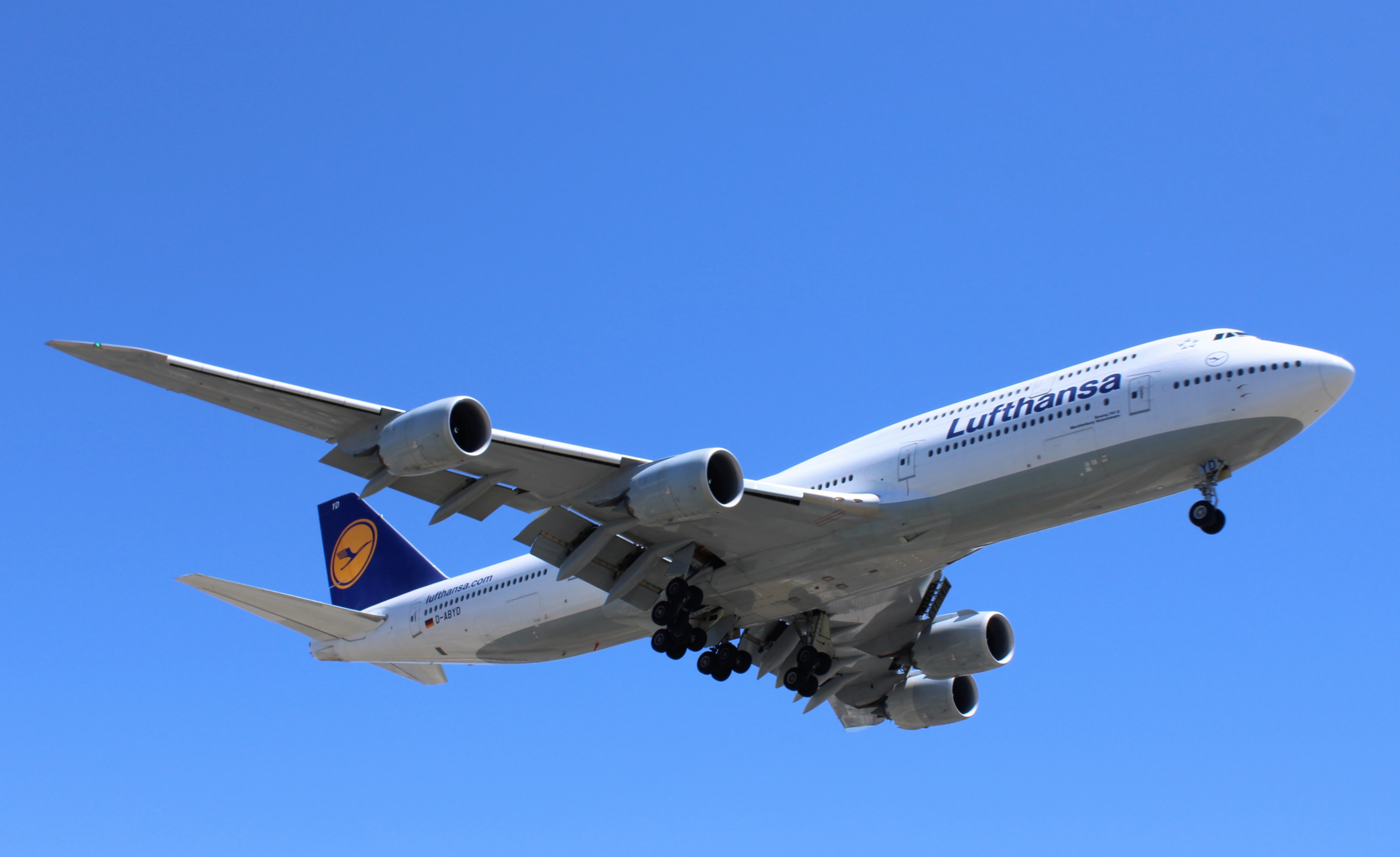 Full size: Lufthansa Boeing 747-8i D-ABYD at Los Angeles International Airport