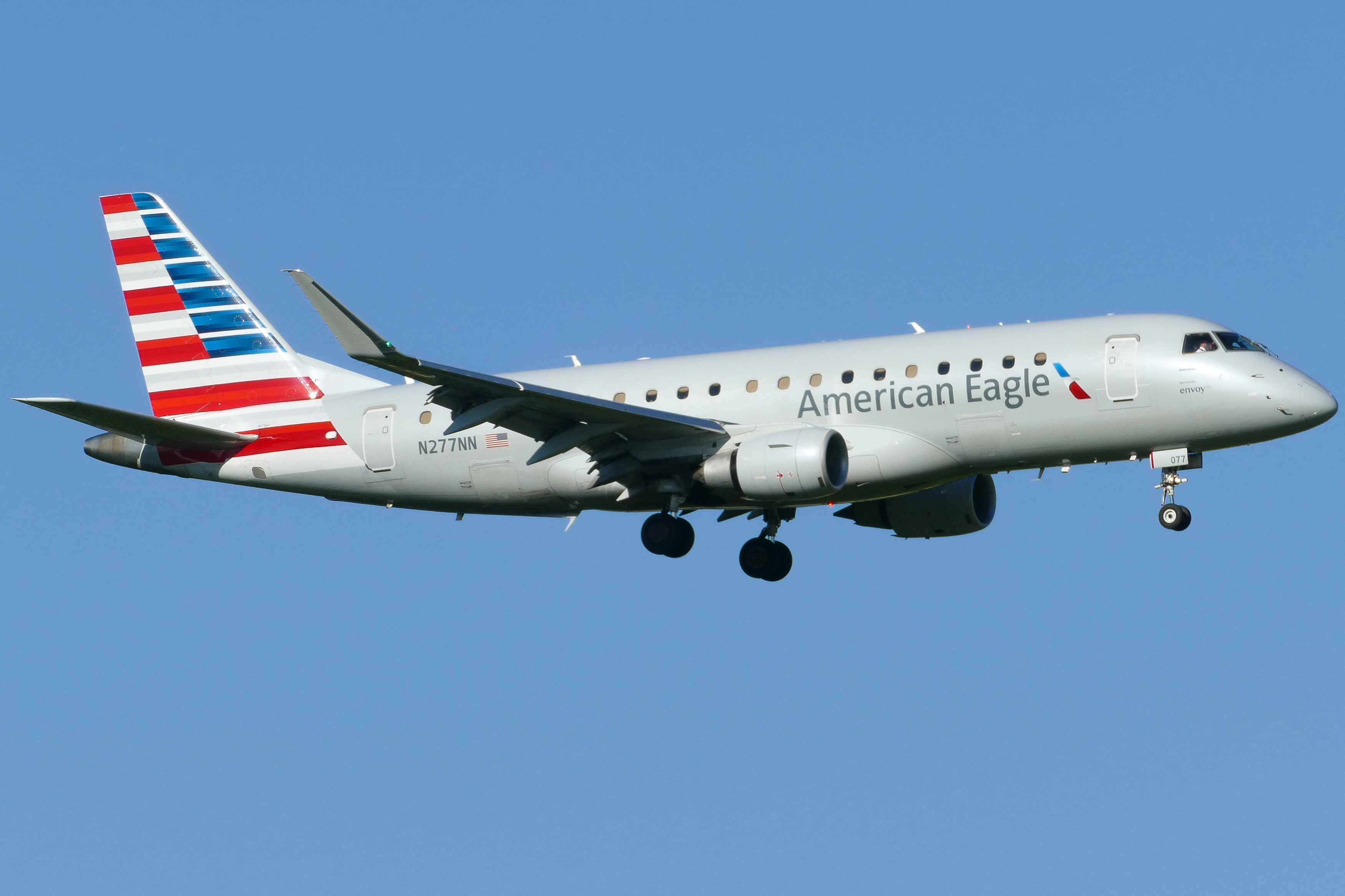 Full size: American Eagle Embraer E175 N277NN at Austin-Bergstrom International Airport