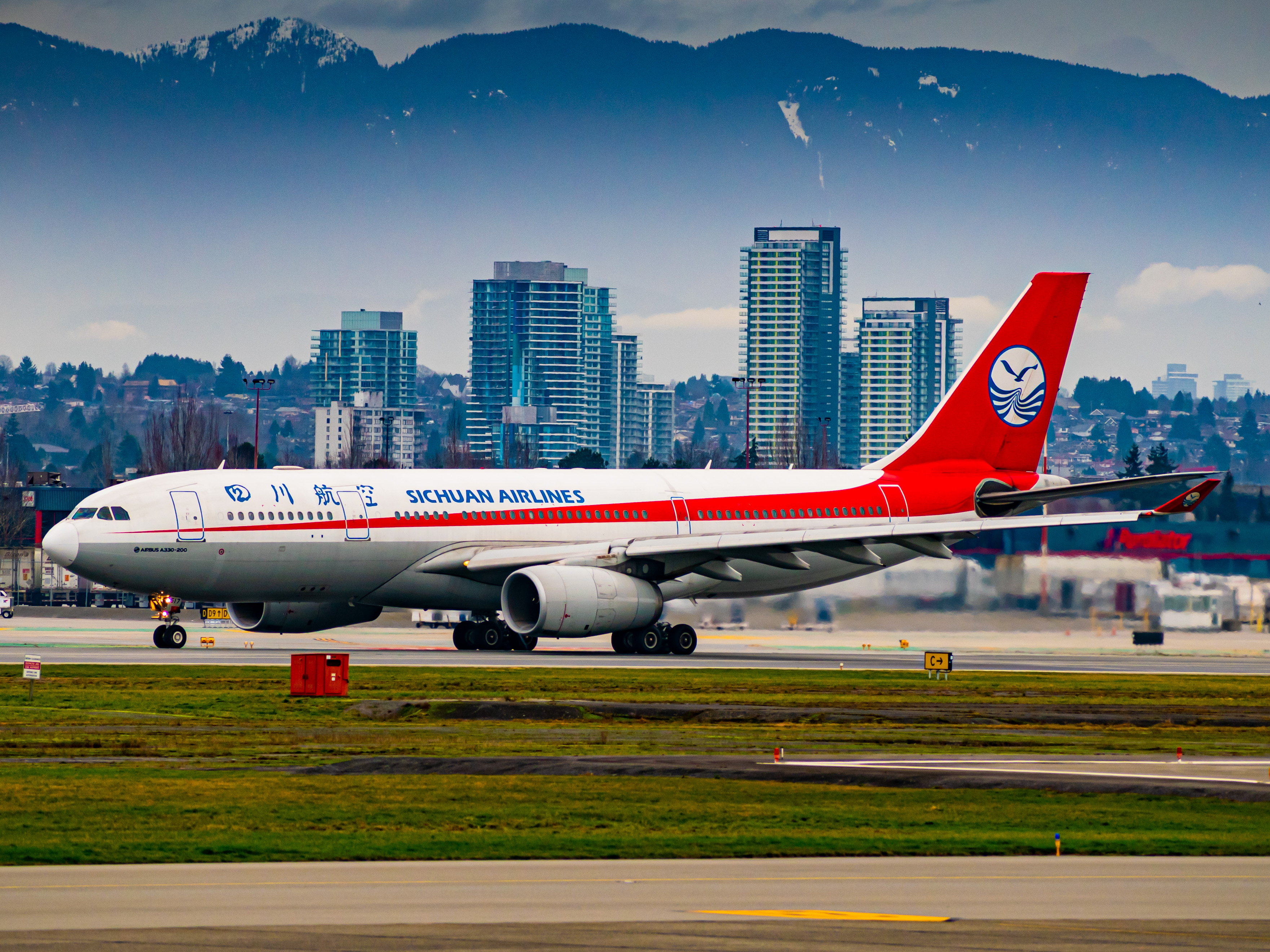 Full size: Sichuan Airlines Airbus A330-200 B-6517 at Vancouver International Airport