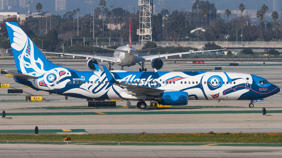 Full size: Alaska Airlines Boeing 737-800 N559AS at Los Angeles International Airport