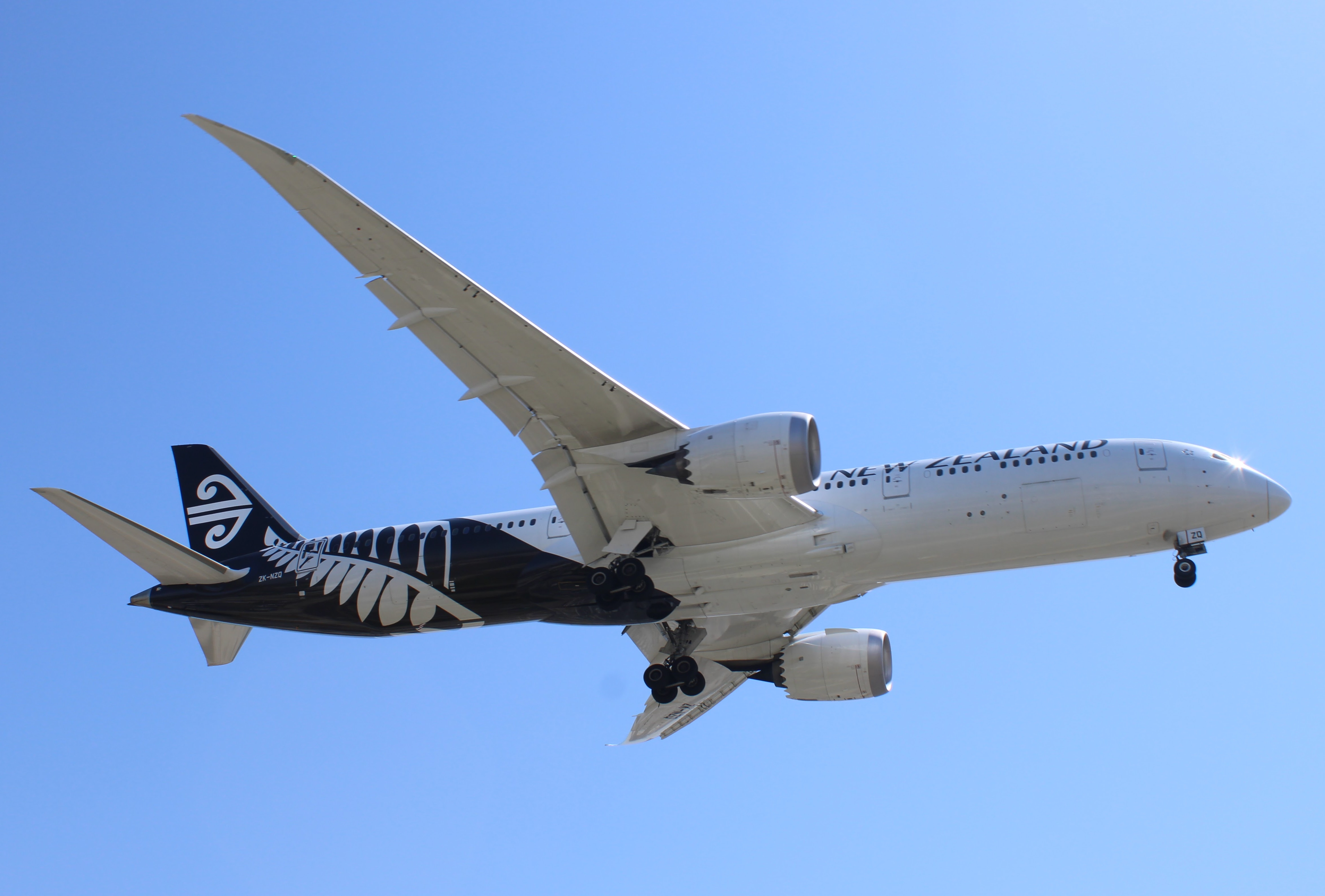 Full size: Air New Zealand Boeing 787-9 ZK-NZQ at Los Angeles International Airport