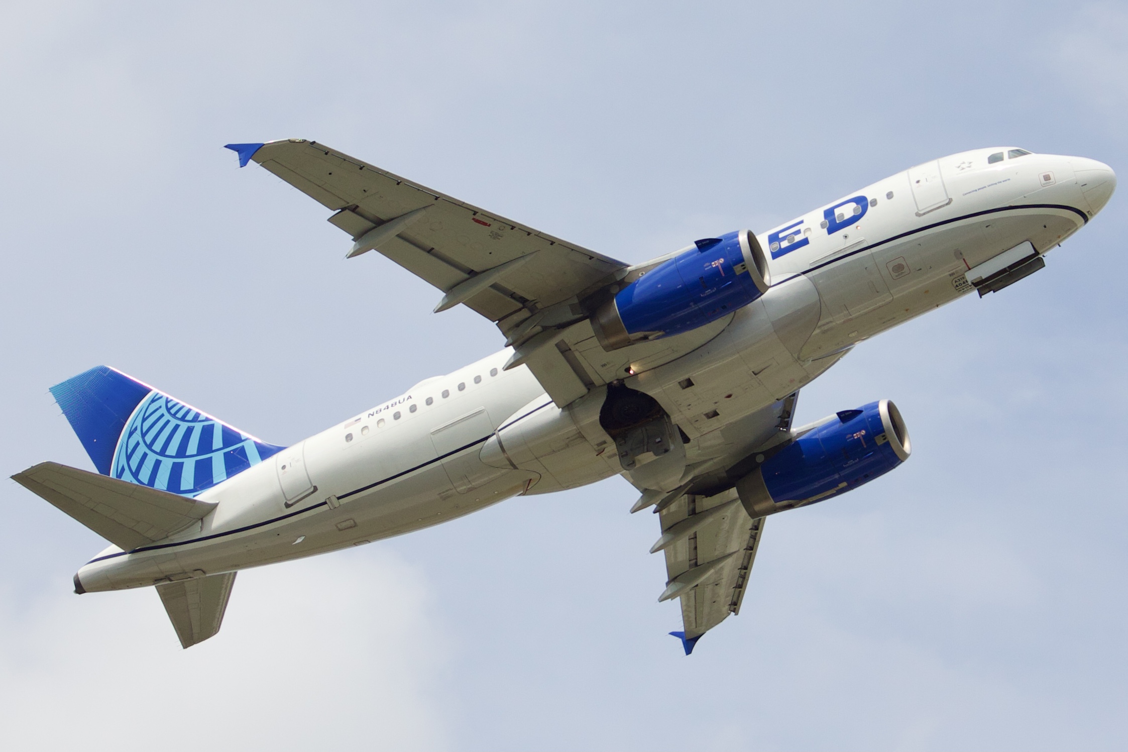 Full size: United Airlines Airbus A319 N848UA at Houston-George Bush Intercontinental Airport