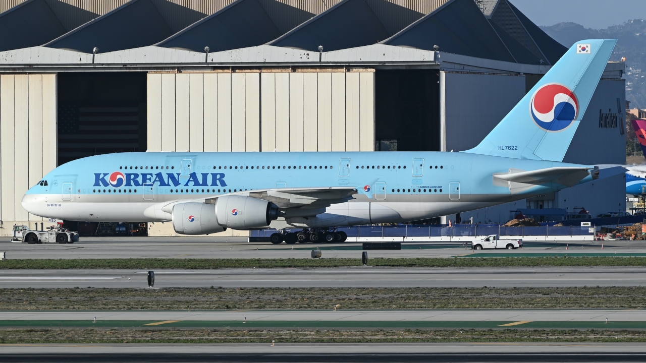 Full size: Korean Air Airbus A380-800 HL7622 at Los Angeles International Airport