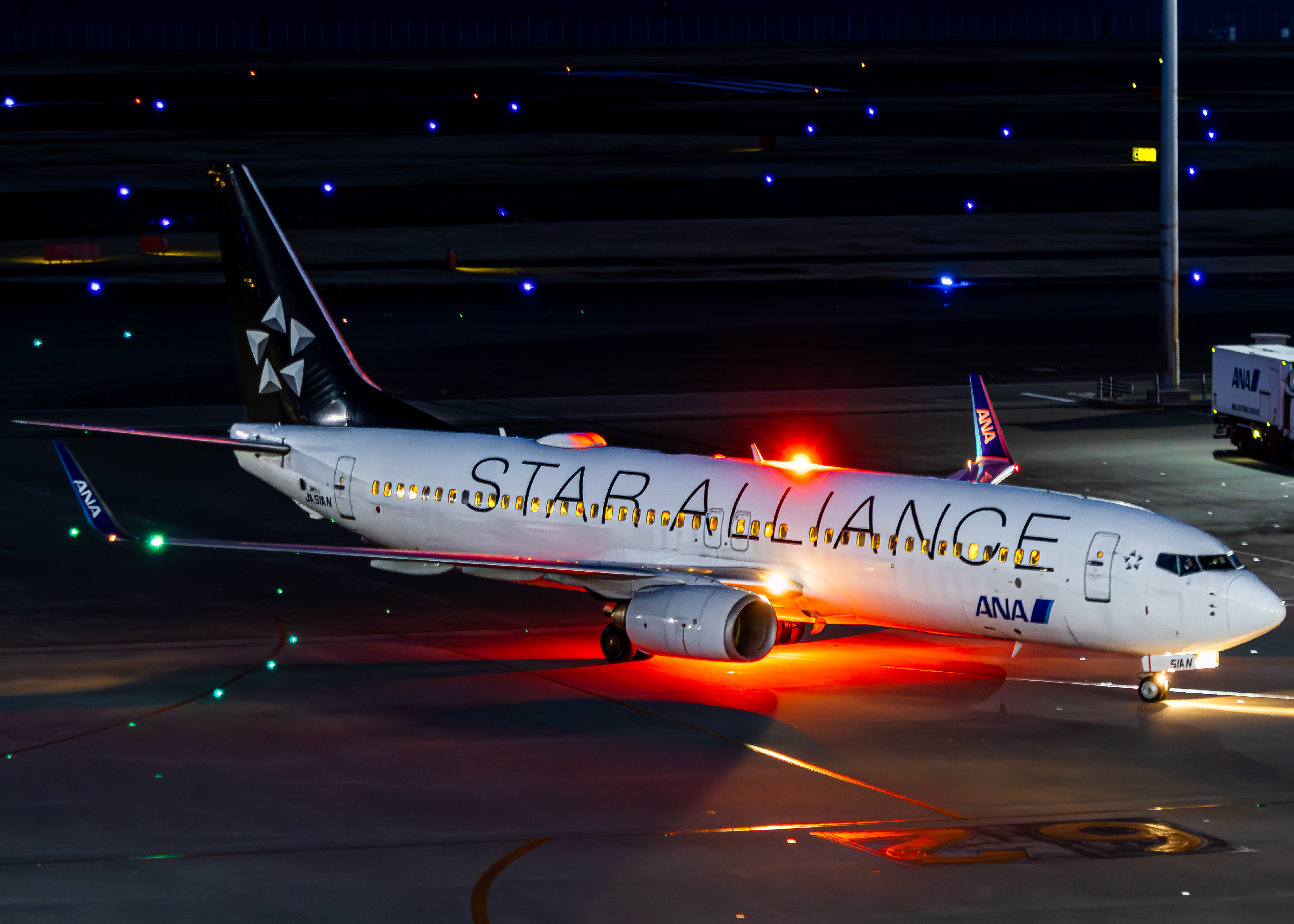 Full size: All Nippon Airways Boeing 737-800 JA51AN at Tokyo-Haneda Airport