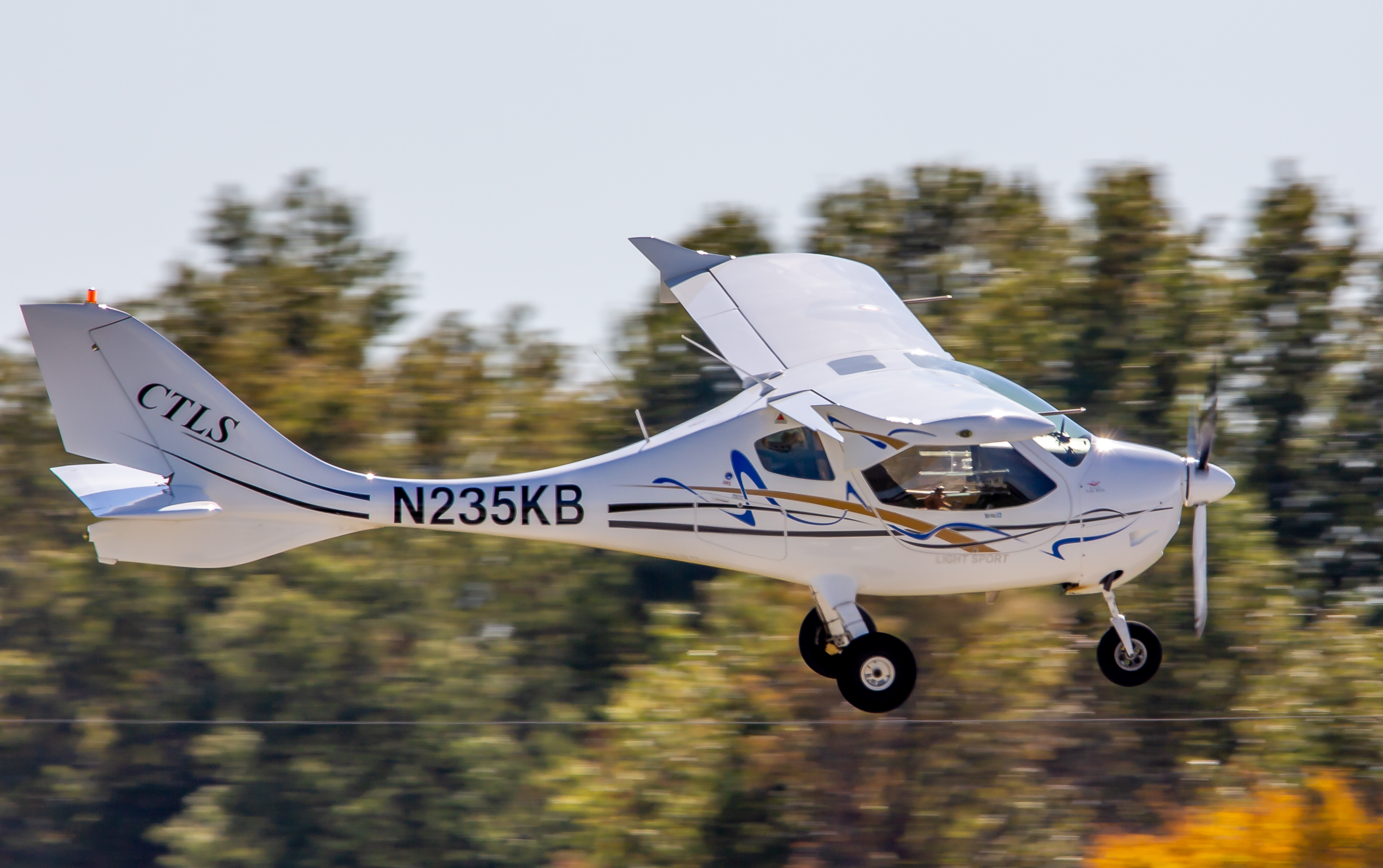 Full size: SOB Aero LLC Flight Design CTLS N235KB at Delaware Municipal Airport
