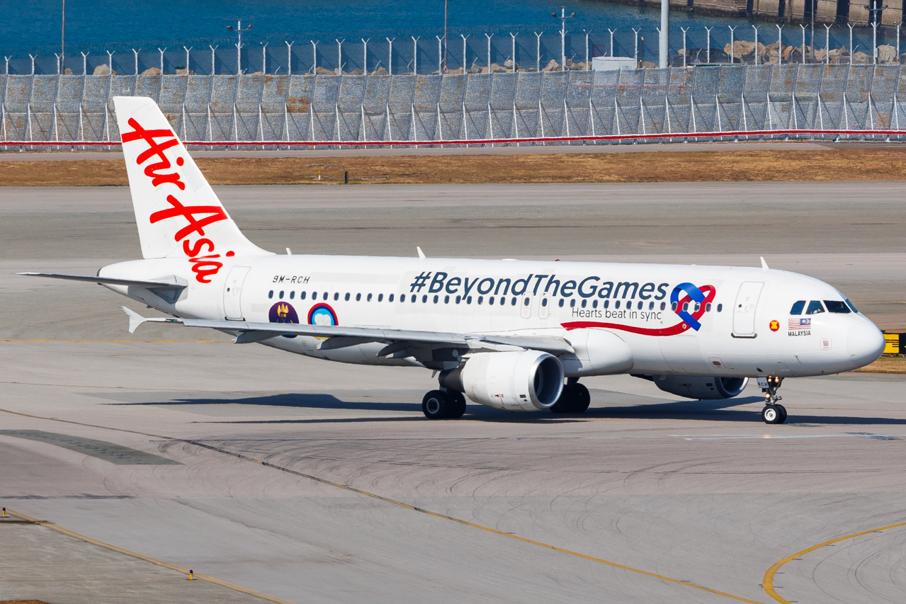 Full size: AirAsia Airbus A320 9M-RCH at Hong Kong International Airport
