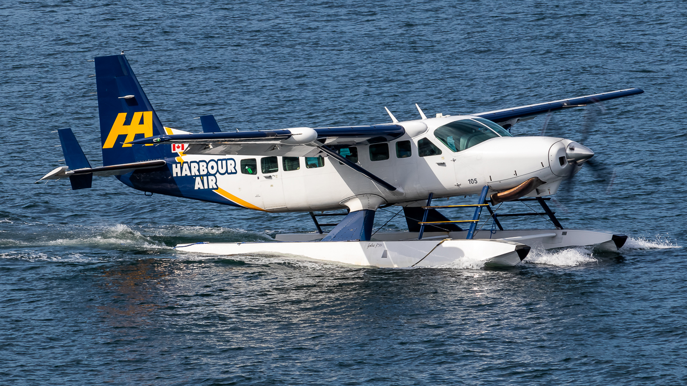 Full size: Harbour Air Cessna 208 Grand Caravan C-FLHA at Vancouver Harbour Water Airport