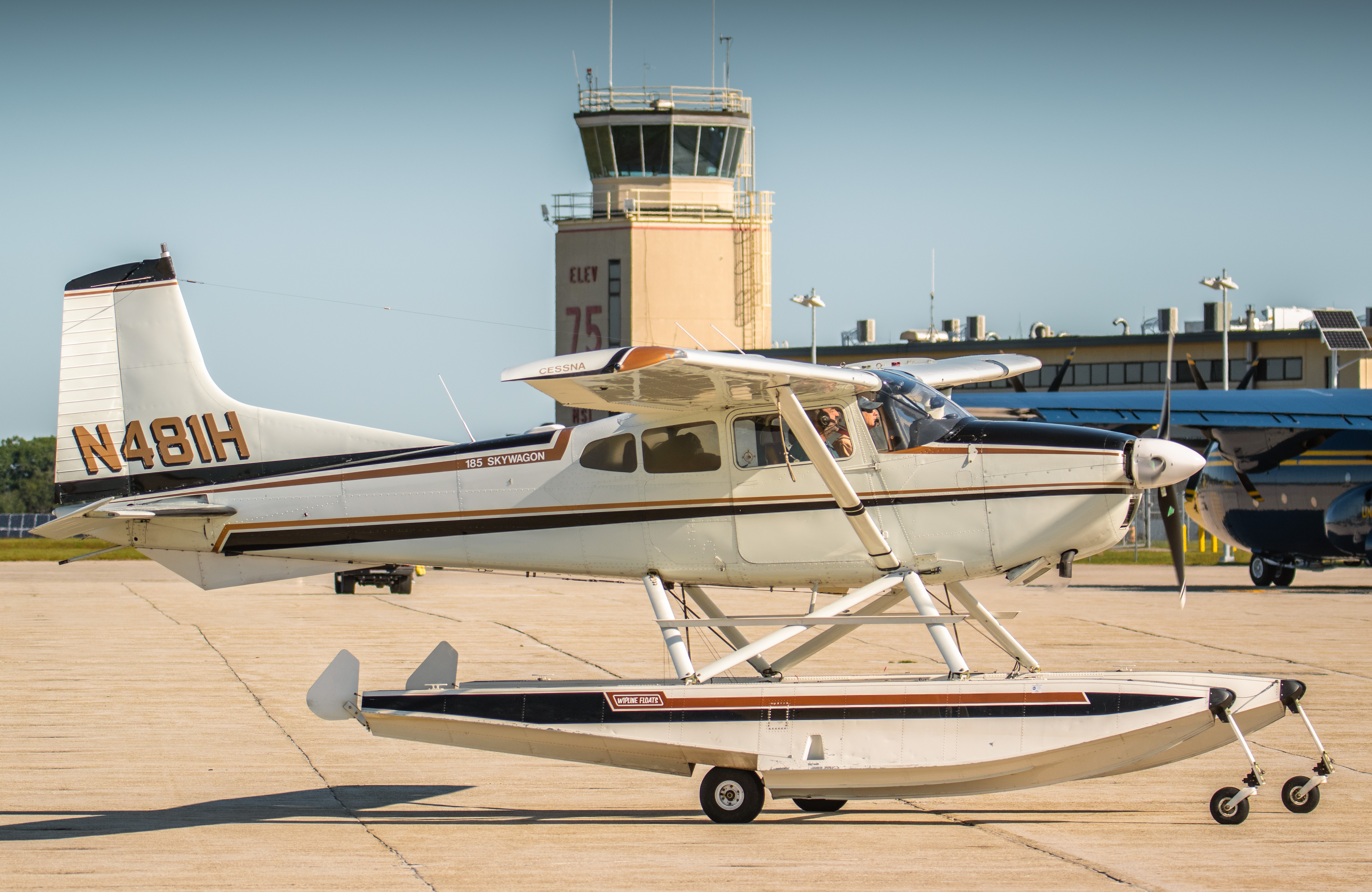 Full size: PRIVATE Cessna 185 Skywagon N481H at Batom Airport