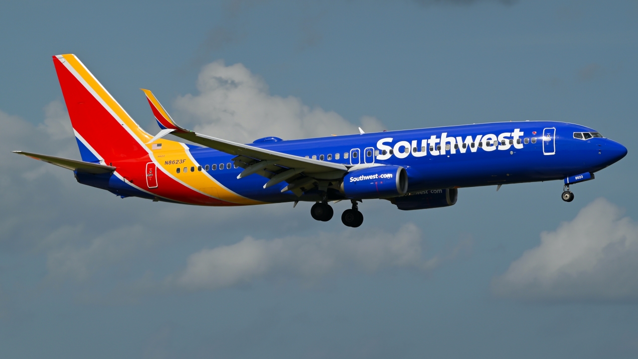 Full size: Southwest Airlines Boeing 737-800 N8623F at Orlando International Airport