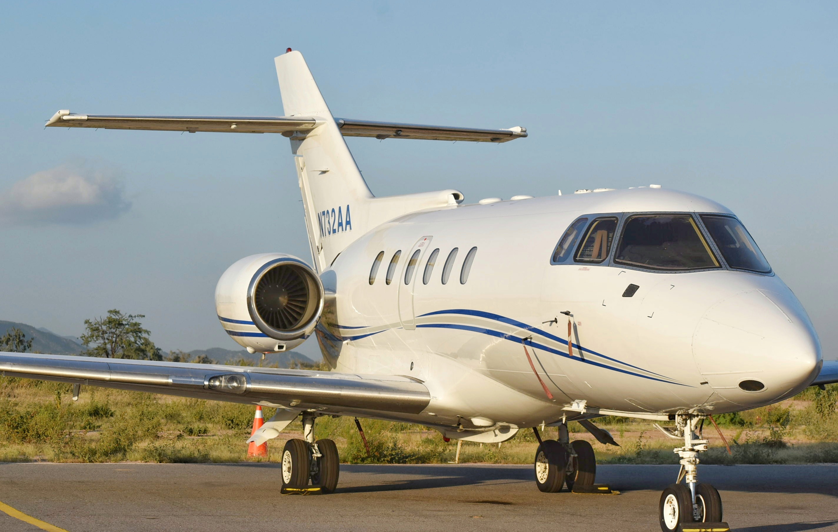 Full size: PRIVATE Hawkeer 80p N732AA at Aeropuerto de Cabo San Lucas Internacional