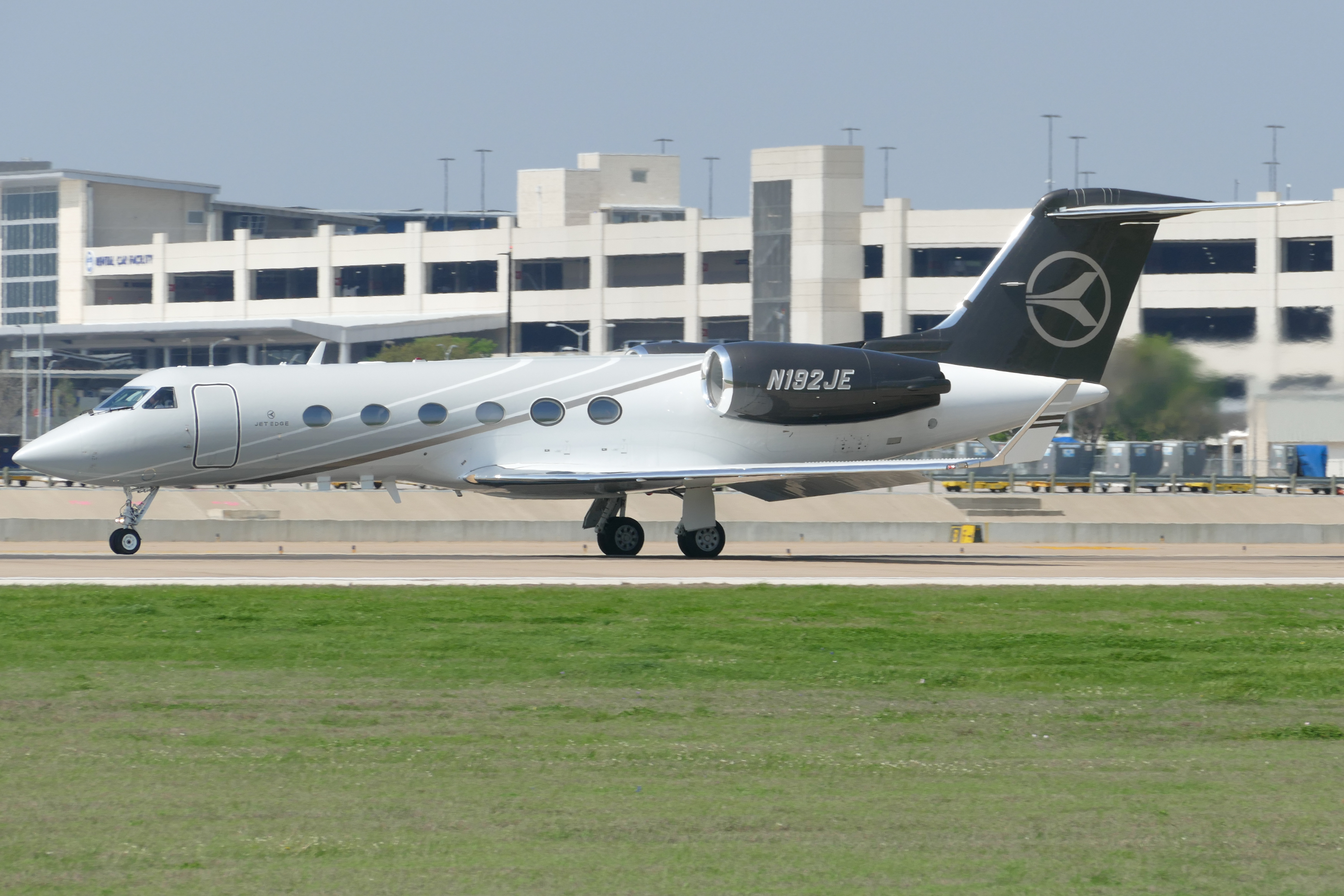 Full size: PRIVATE Gulfstream IV N192JE at Austin-Bergstrom International Airport