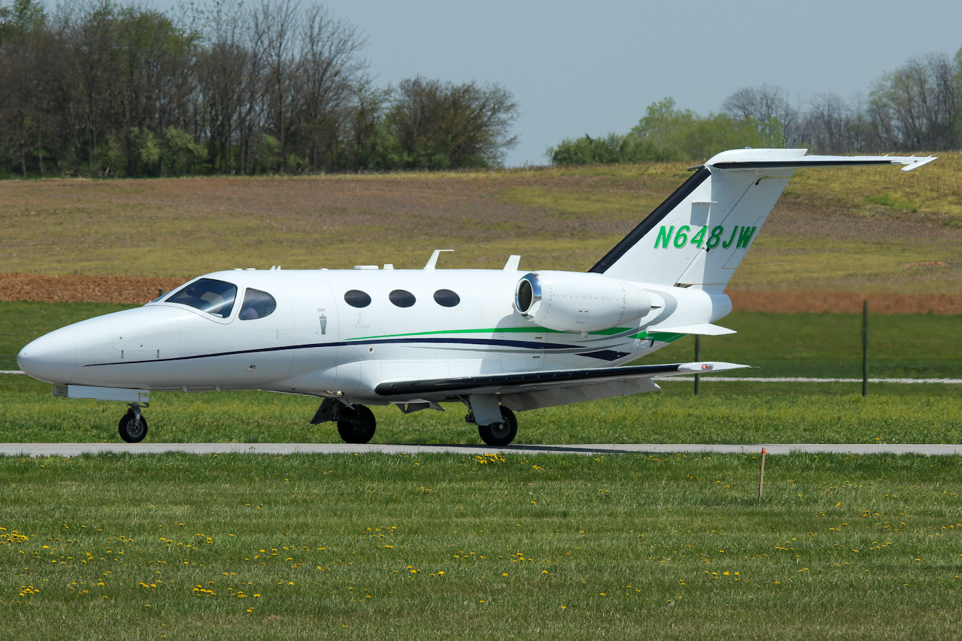 Full size: PRIVATE Cessna 510 Citation Mustang  N648JW at York Airport