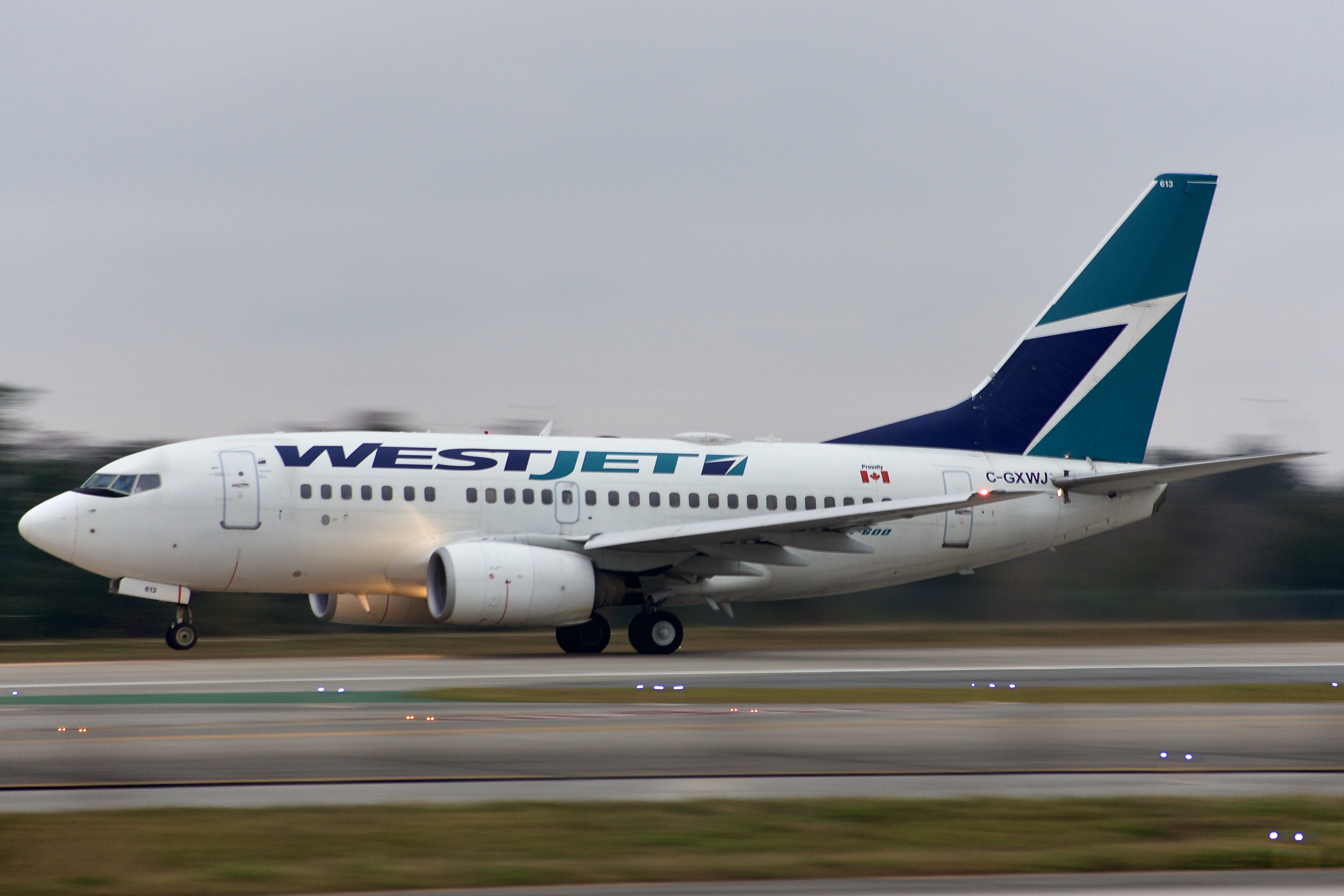 Full size: WestJet Boeing 737-6CT C-GXWJ at Orlando International Airport