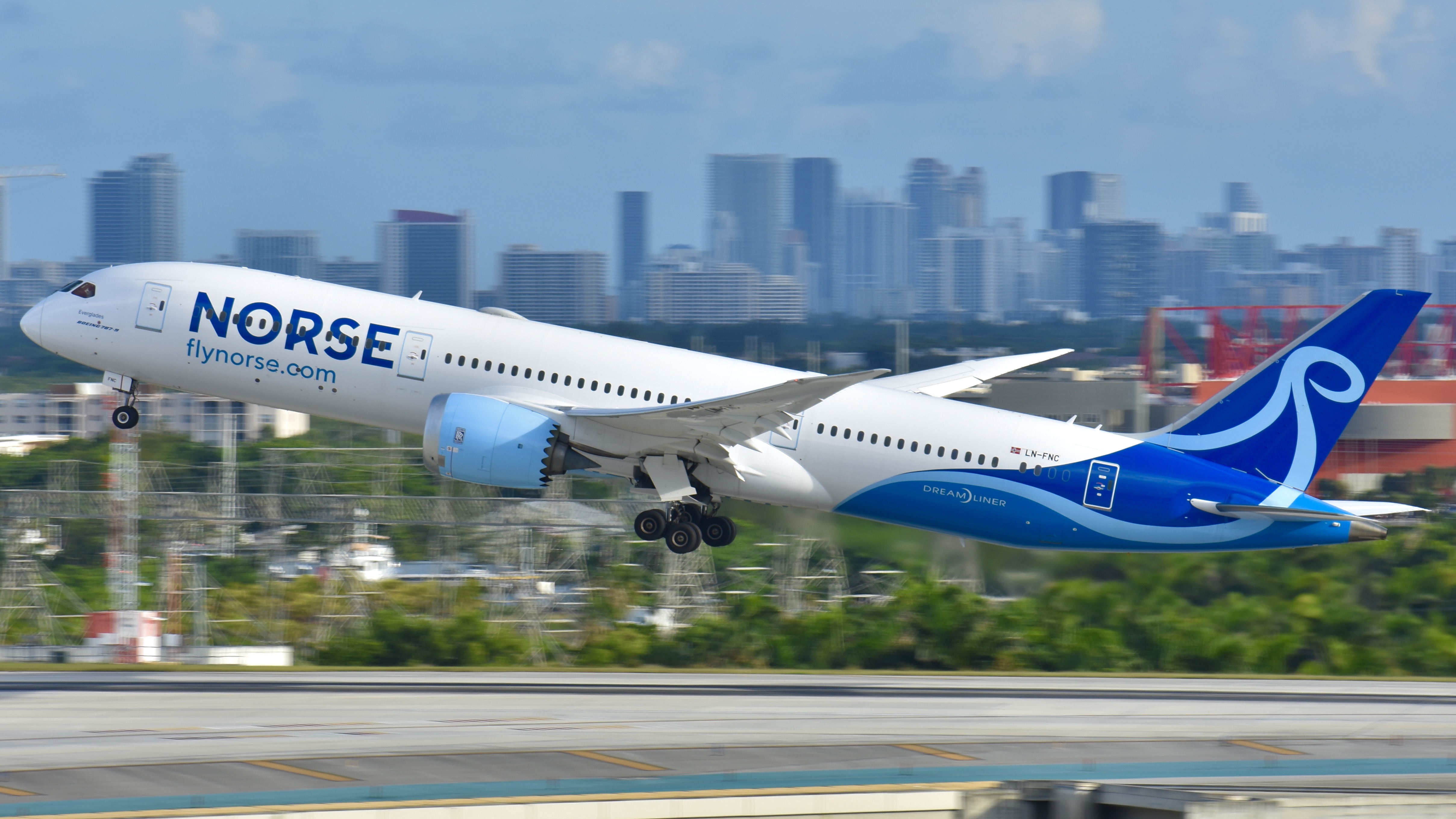 Full size: Norse Airways Boeing 787-9 LN-FNC at Fort Lauderdale/Hollywood International Airport