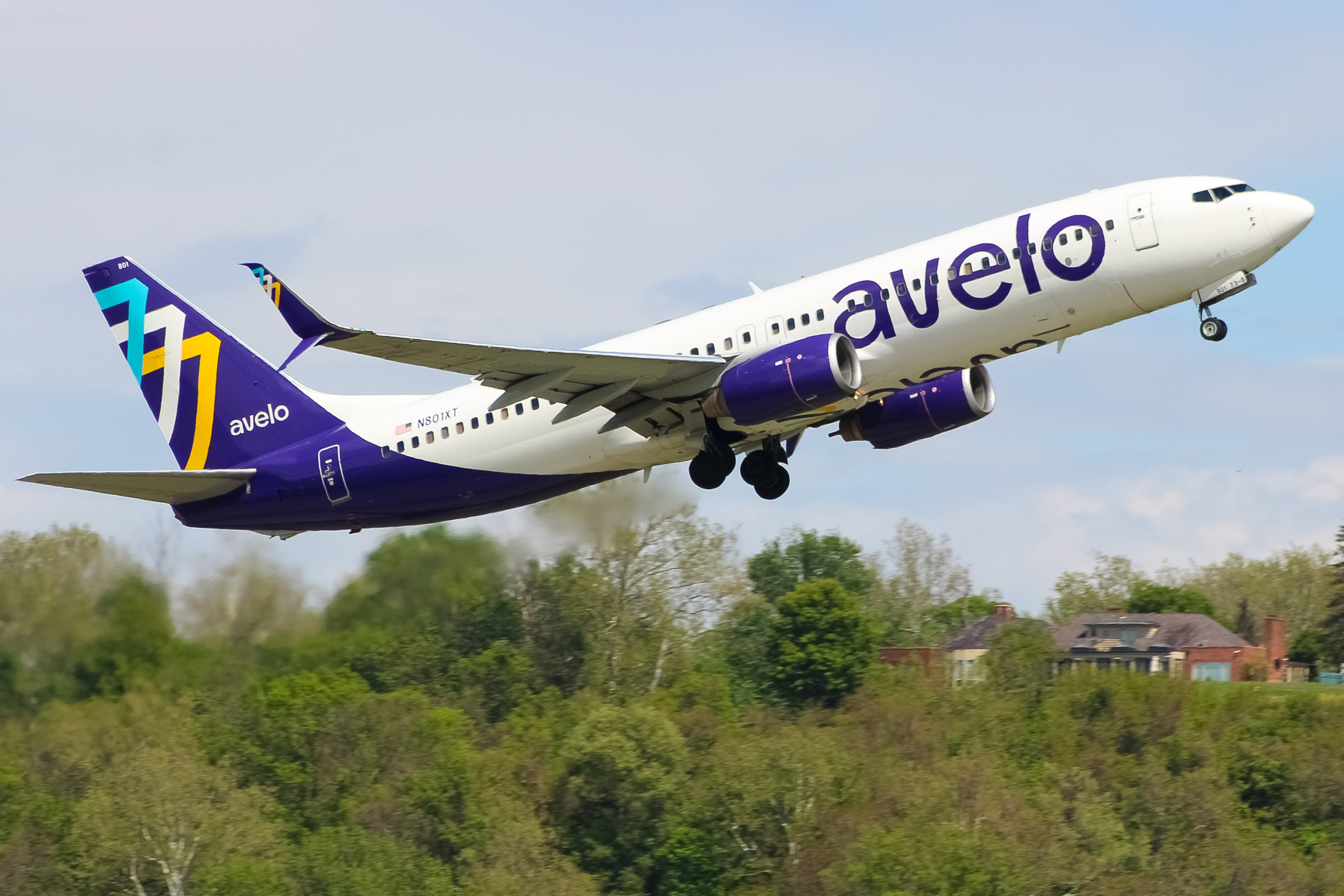Full size: Avelo Airlines Boeing 737-800 N801XT at Cincinnati Municipal Airport/Lunken Field