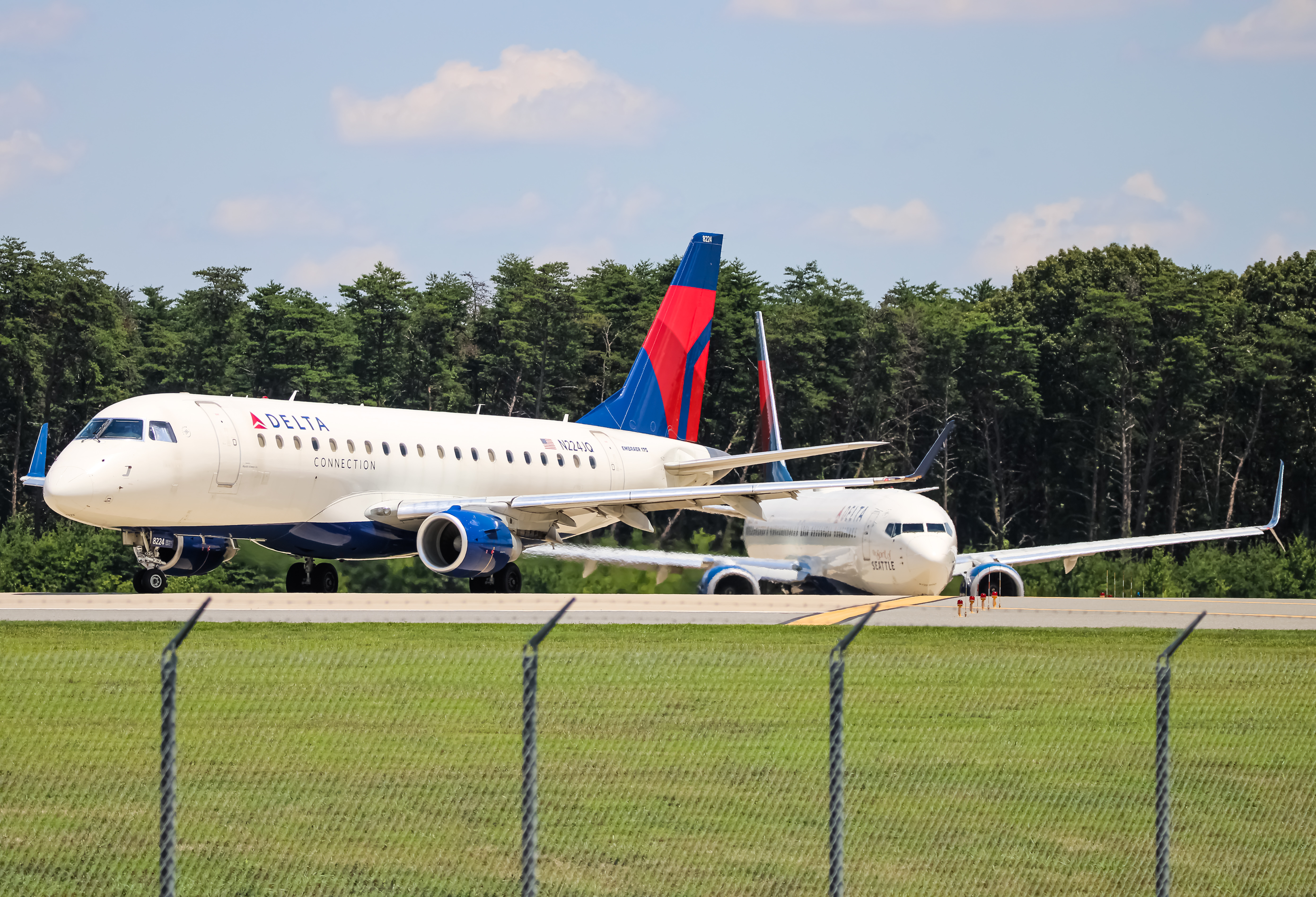 Full size: Delta Connection Embraer E175 N224JQ at Baltimore/Washington International Thurgood Marshall Airport