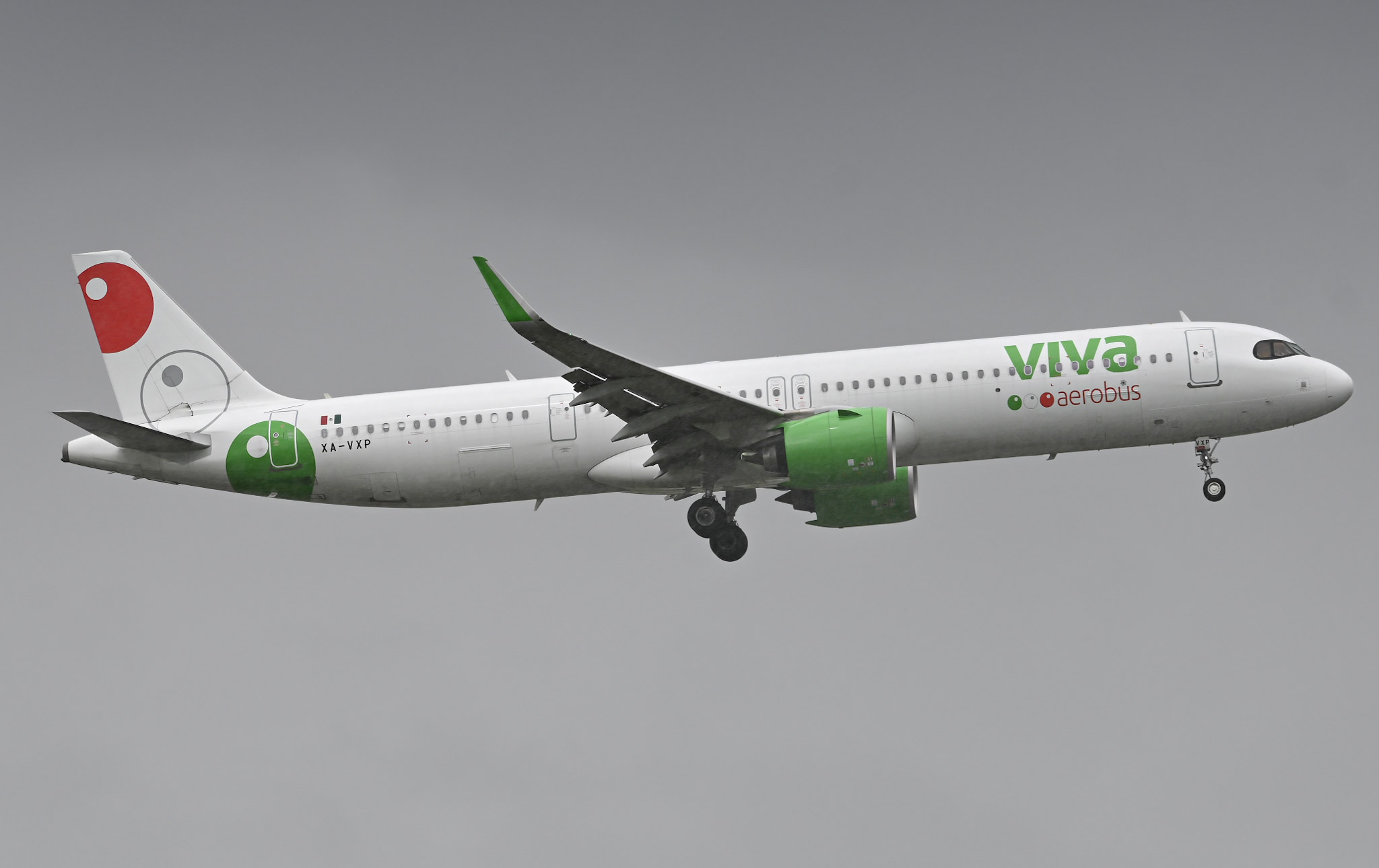 Full size: VivaAerobus Airbus A321NEO XA-VXP at Miami International Airport