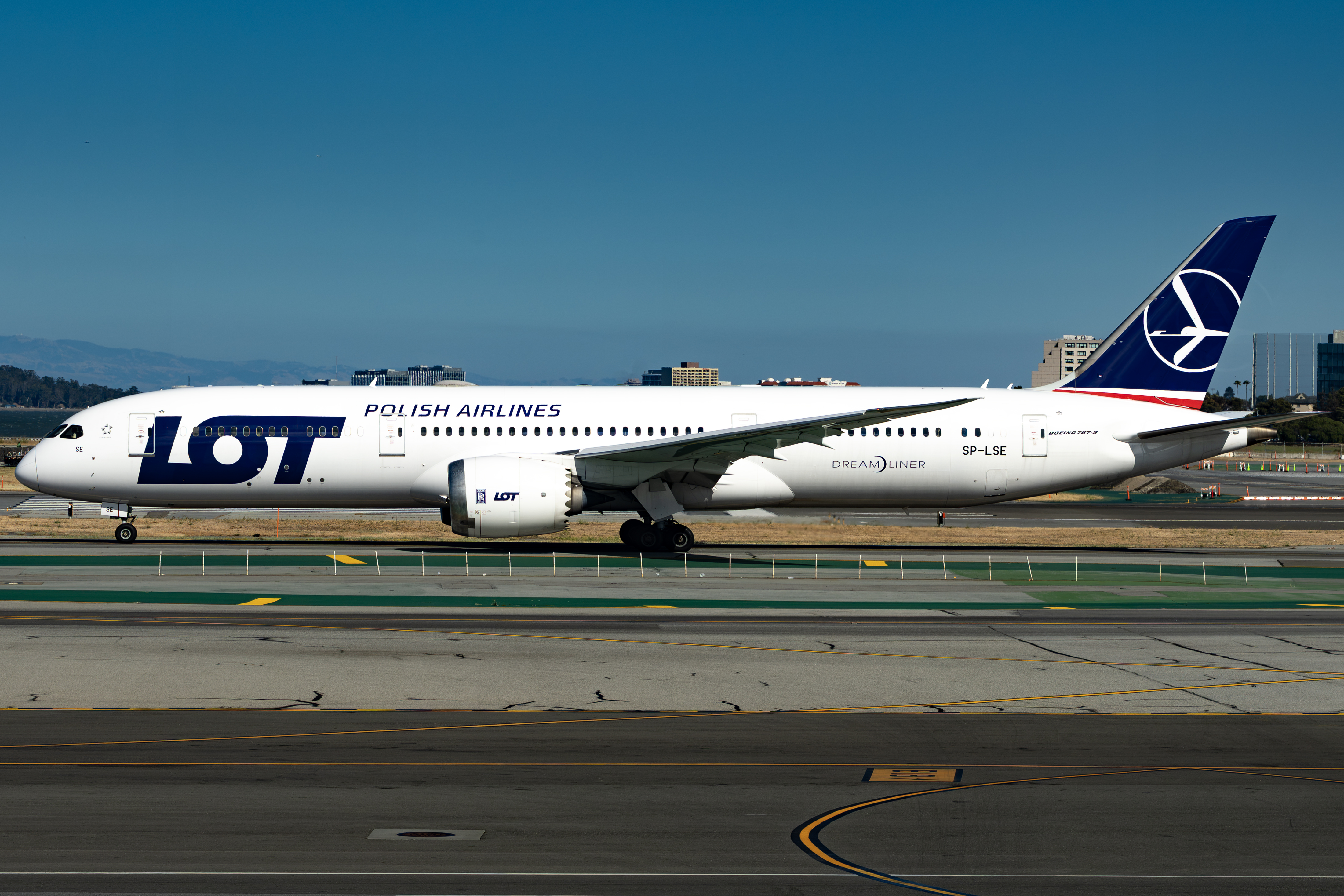 Full size: LOT Polish Airlines Boeing 787-9 SP-LSE at San Francisco International Airport