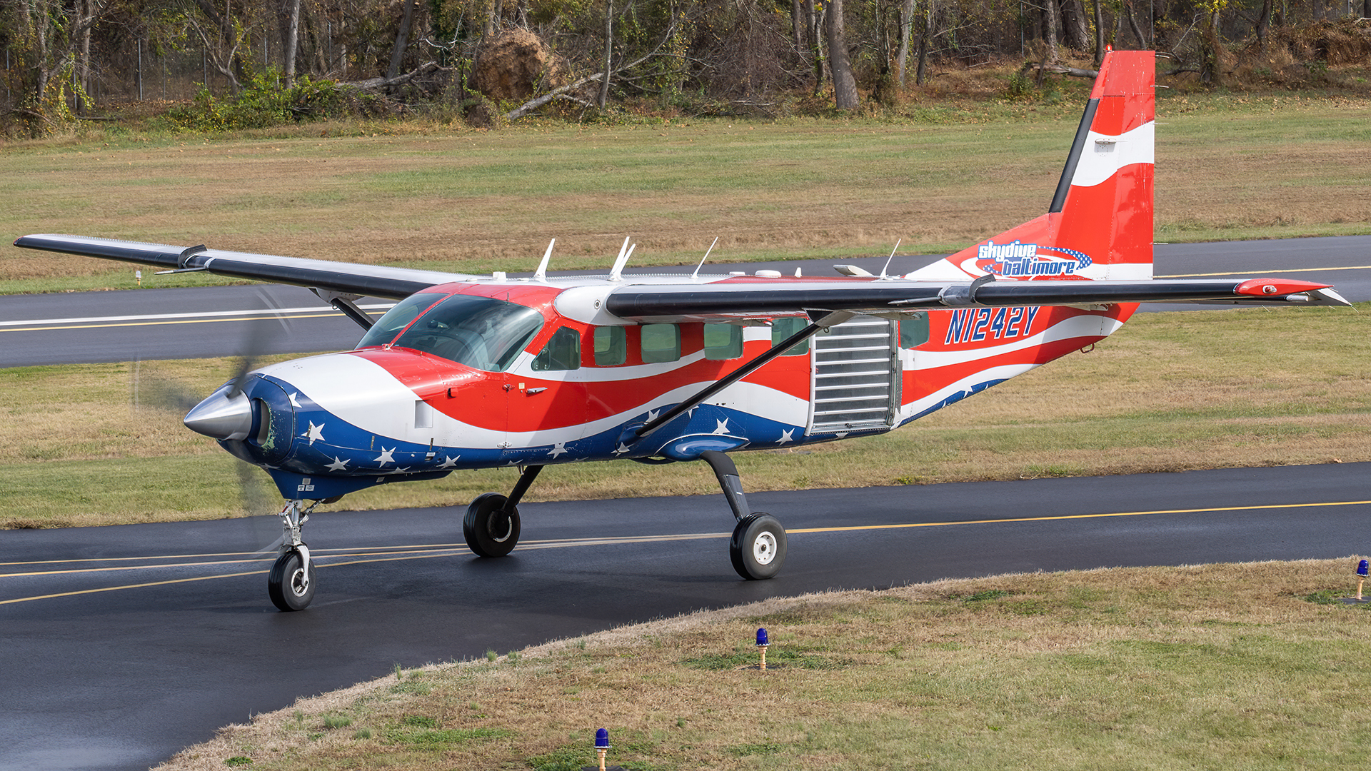Full size: Skydive Baltimore Cessna 208 Grand Caravan N1242Y at College Park Airport