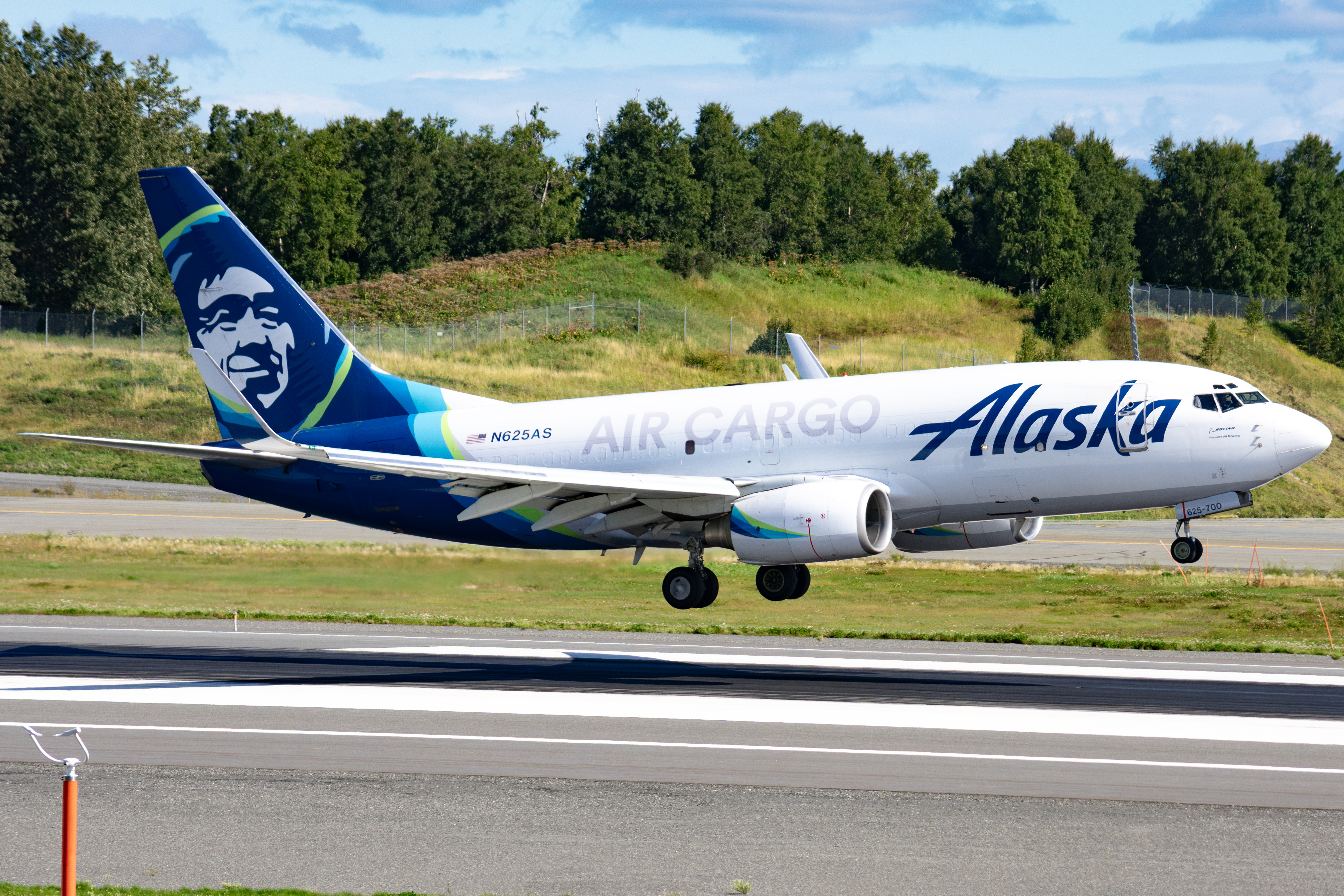 Full size: Alaska Air Cargo Boeing 737-700F N625AS at Anchorage Ted Stevens International Airport