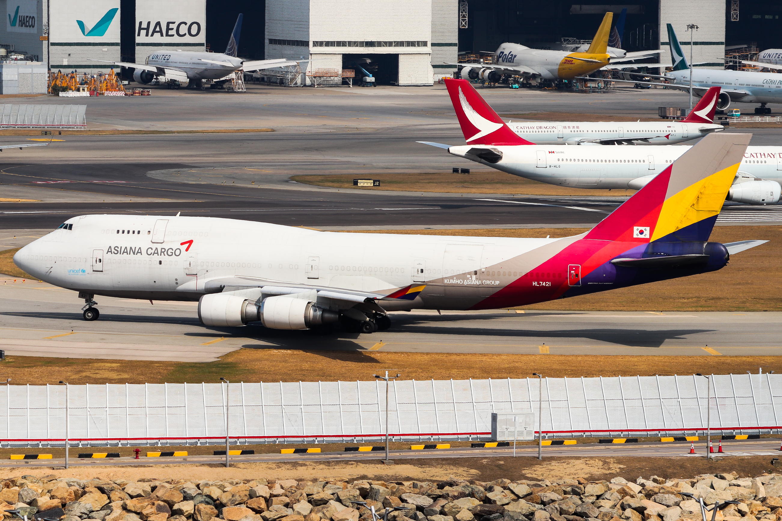 Full size: Asiana Airlines Cargo Boeing 747-400F HL7421 at Hong Kong International Airport