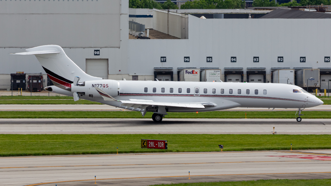 Full size: NetJets Bombardier Global 7500 N177QS at John Glenn Columbus International Airport
