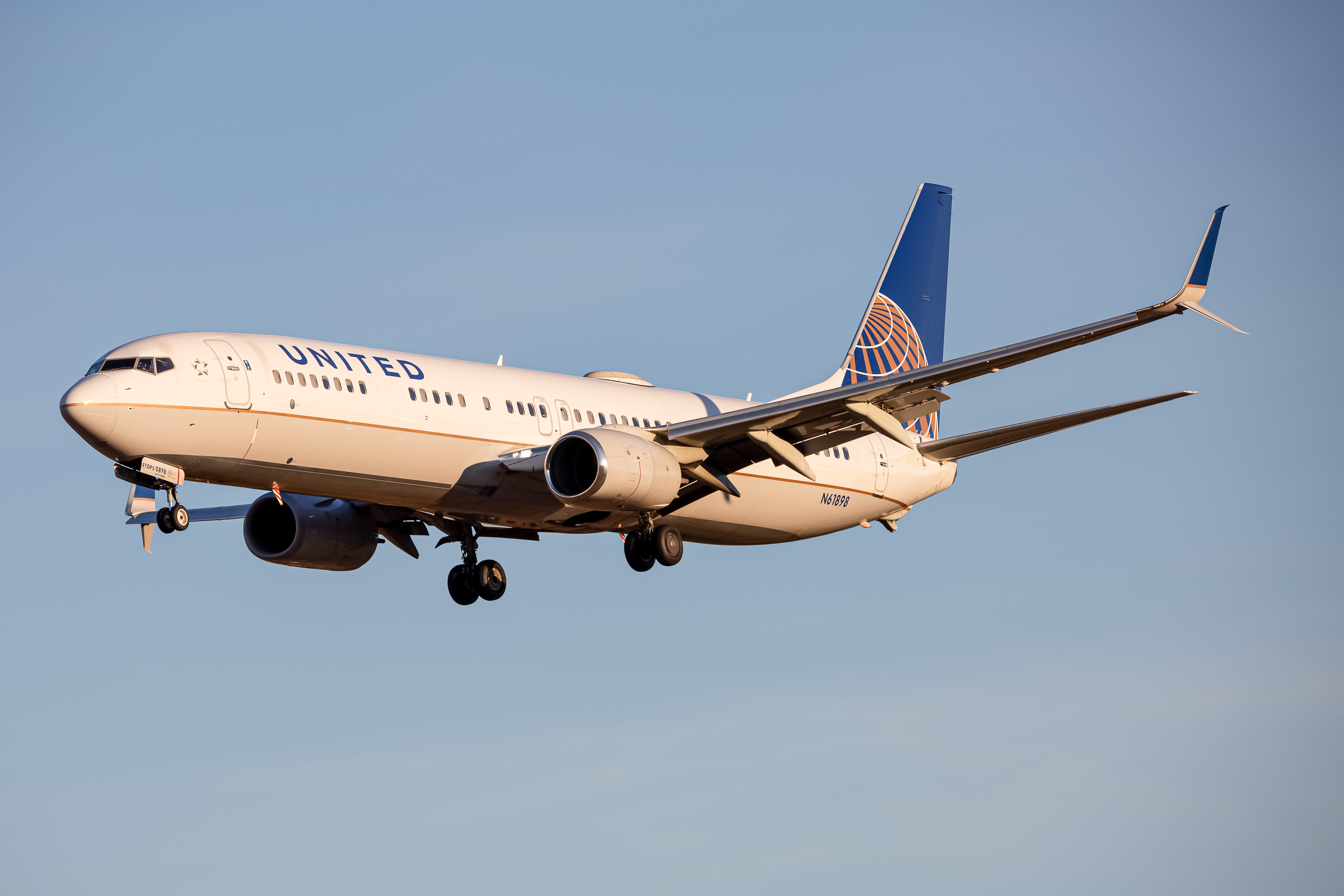 Full size: United Airlines Boeing 737-900 N61898 at Baltimore/Washington International Thurgood Marshall Airport