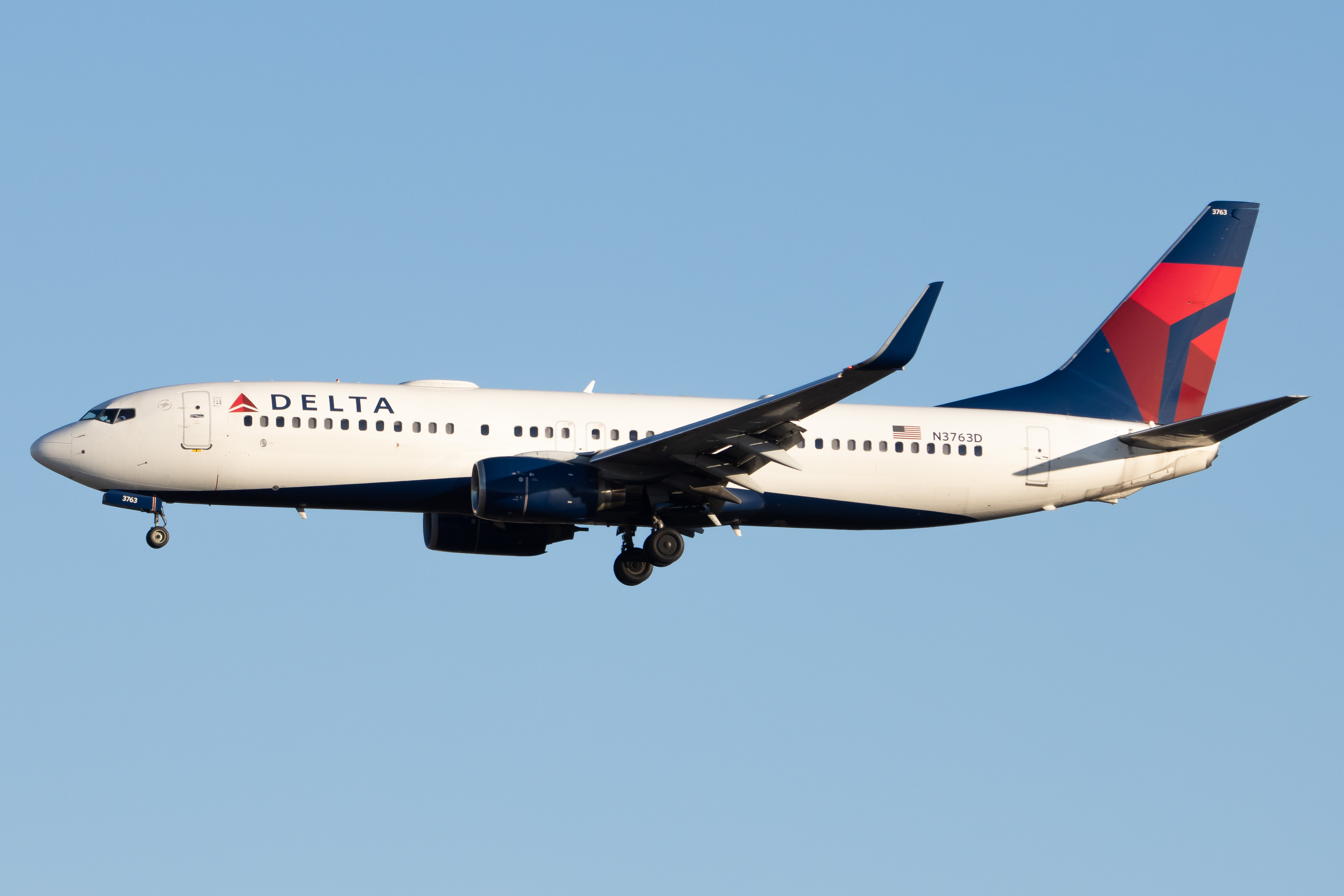Full size: Delta Airlines Boeing 737-800 N3763D at Newark Liberty International Airport