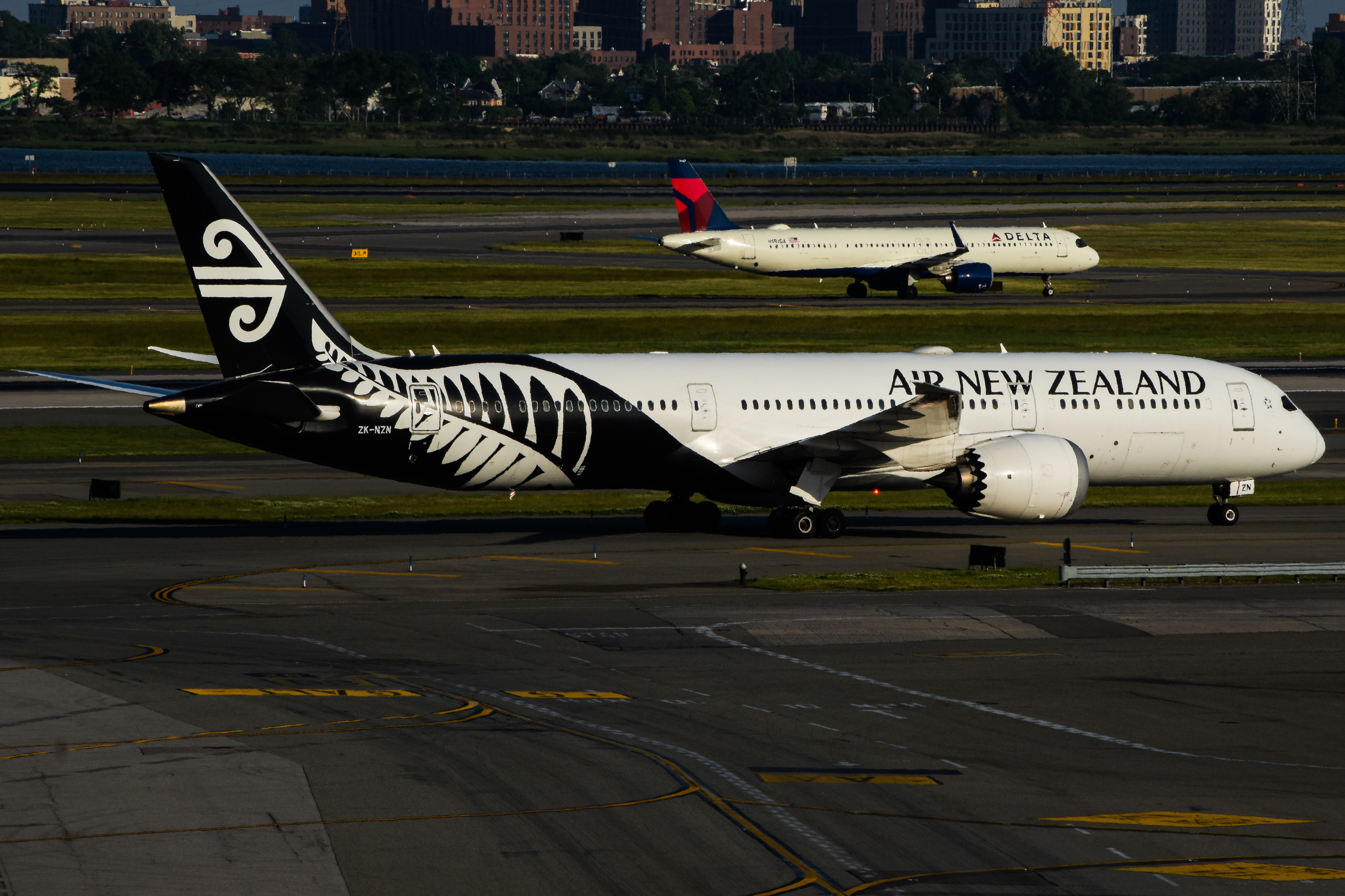 Full size: Air New Zealand Boeing 787-9 ZK-NZN at John F. Kennedy International Airport
