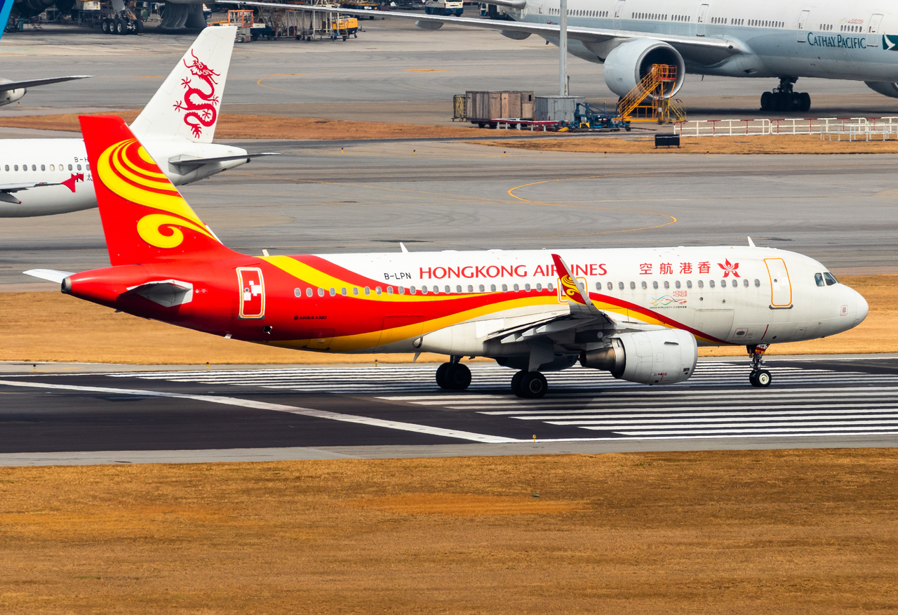 Full size: Hong Kong Airlines Airbus A320 B-LPN at Hong Kong International Airport