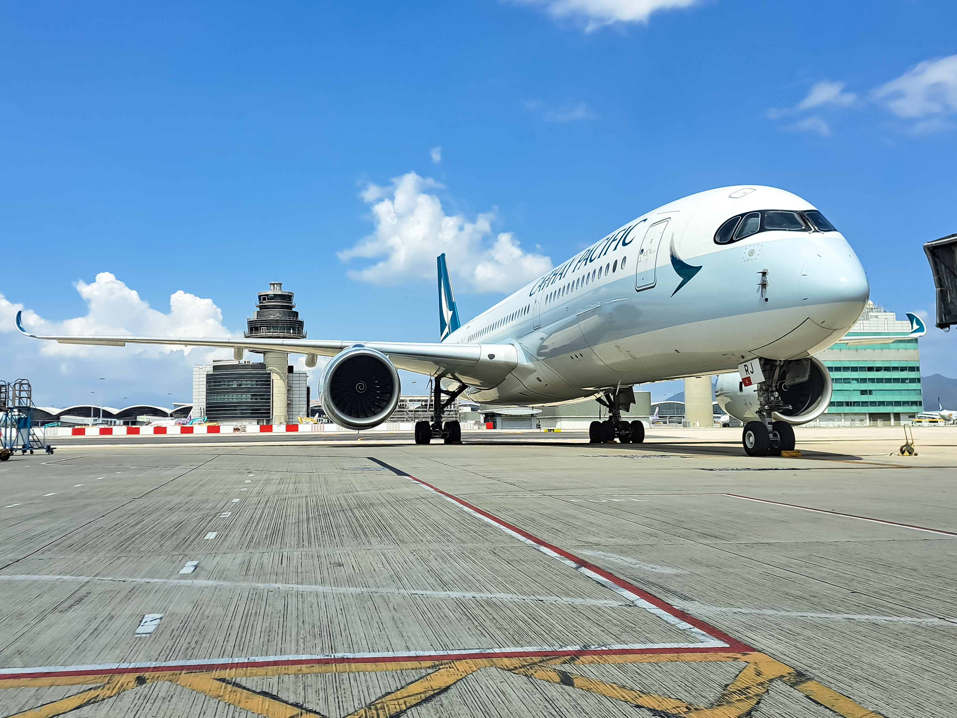 Full size: Cathay Pacific A350-900 B-LRJ at Hong Kong International Airport