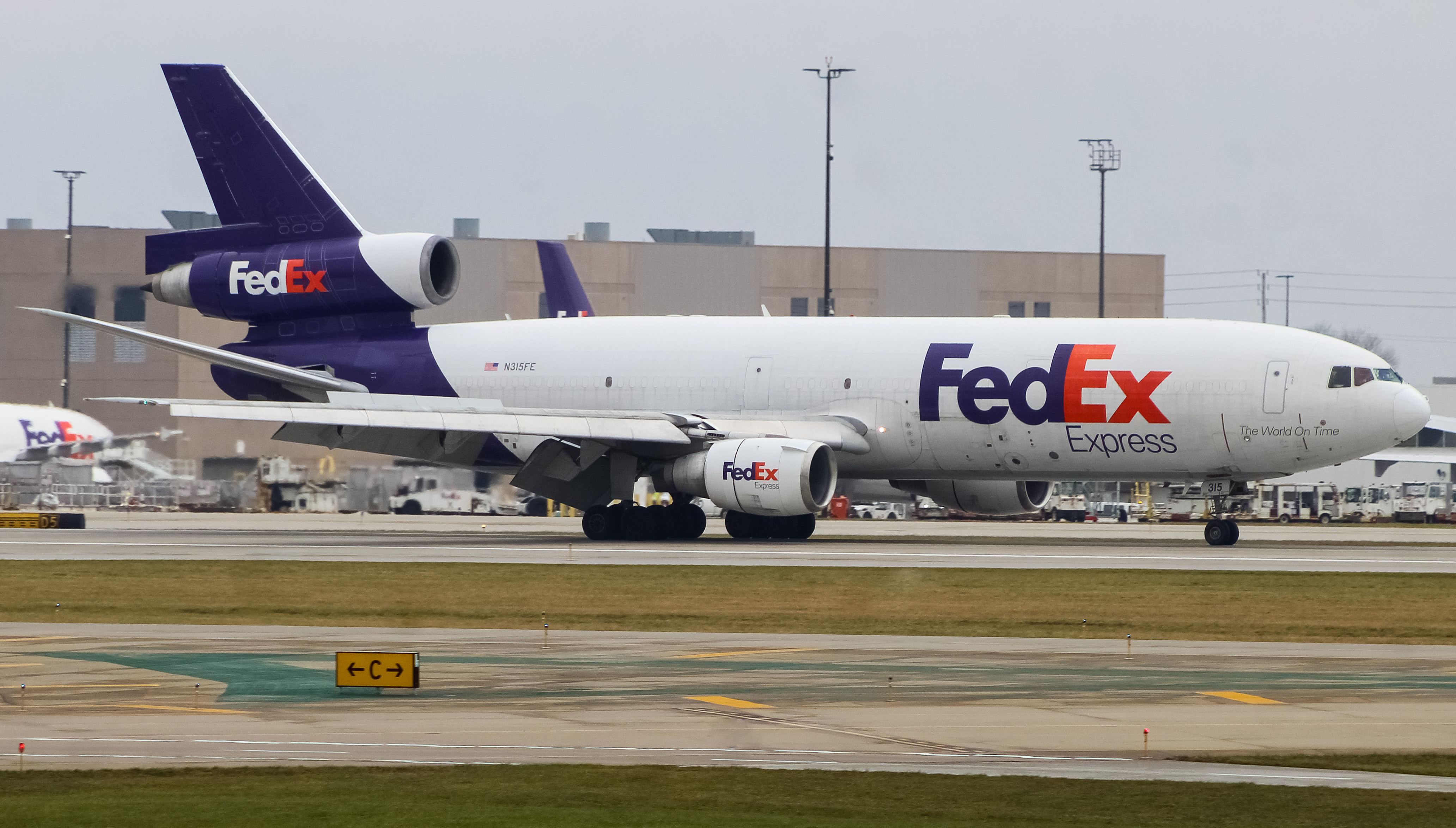 Full size: FedEx McDonnell Douglas DC-10F N315FE at Indianapolis International Airport
