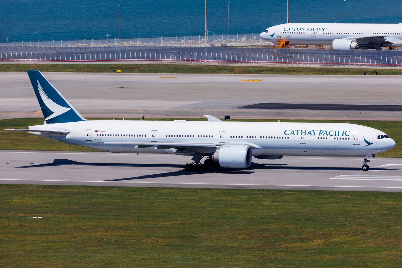 Full size: Cathay Pacific Boeing 777-300ER B-KPQ at Hong Kong International Airport