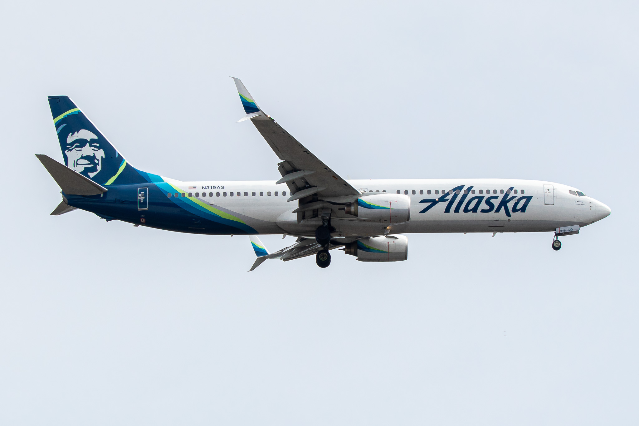 Full size: Alaska Airlines Boeing 737-900 N316AS at Seattle-Tacoma International Airport