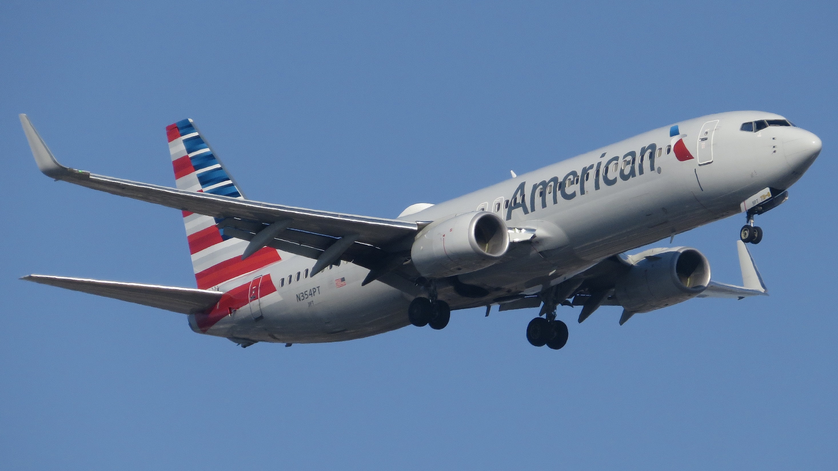 Full size: American Airlines Boeing 737-800 N345PT at John F. Kennedy International Airport